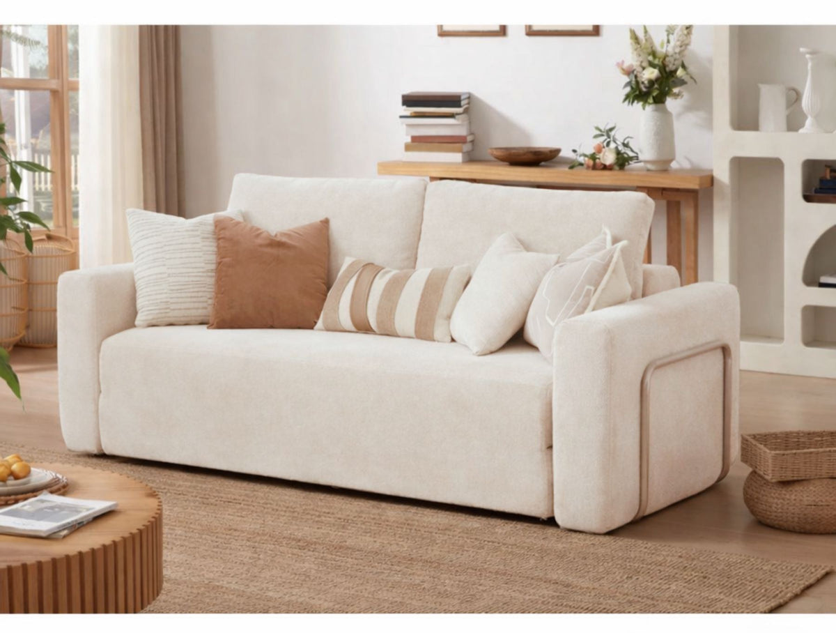Cremefarbenes 2-Sitzer Schlafsofa Wello aus Bouclé-Stoff mit Armlehnen, gezeigt in aufgeklappter und geschlossener Sofa-Position.
