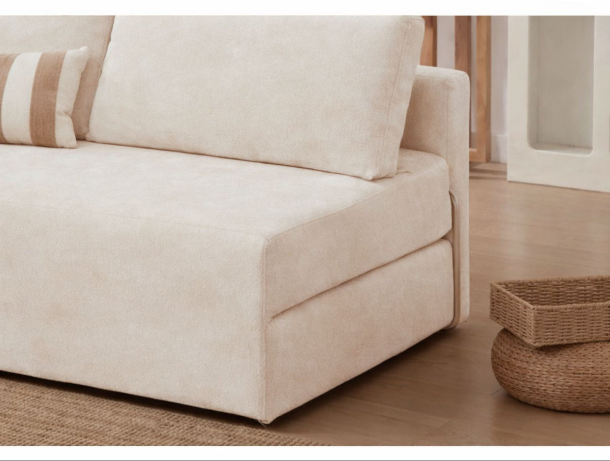 Cremefarbenes 2-Sitzer Schlafsofa Wello aus Bouclé-Stoff mit Armlehnen, gezeigt in aufgeklappter und geschlossener Sofa-Position.