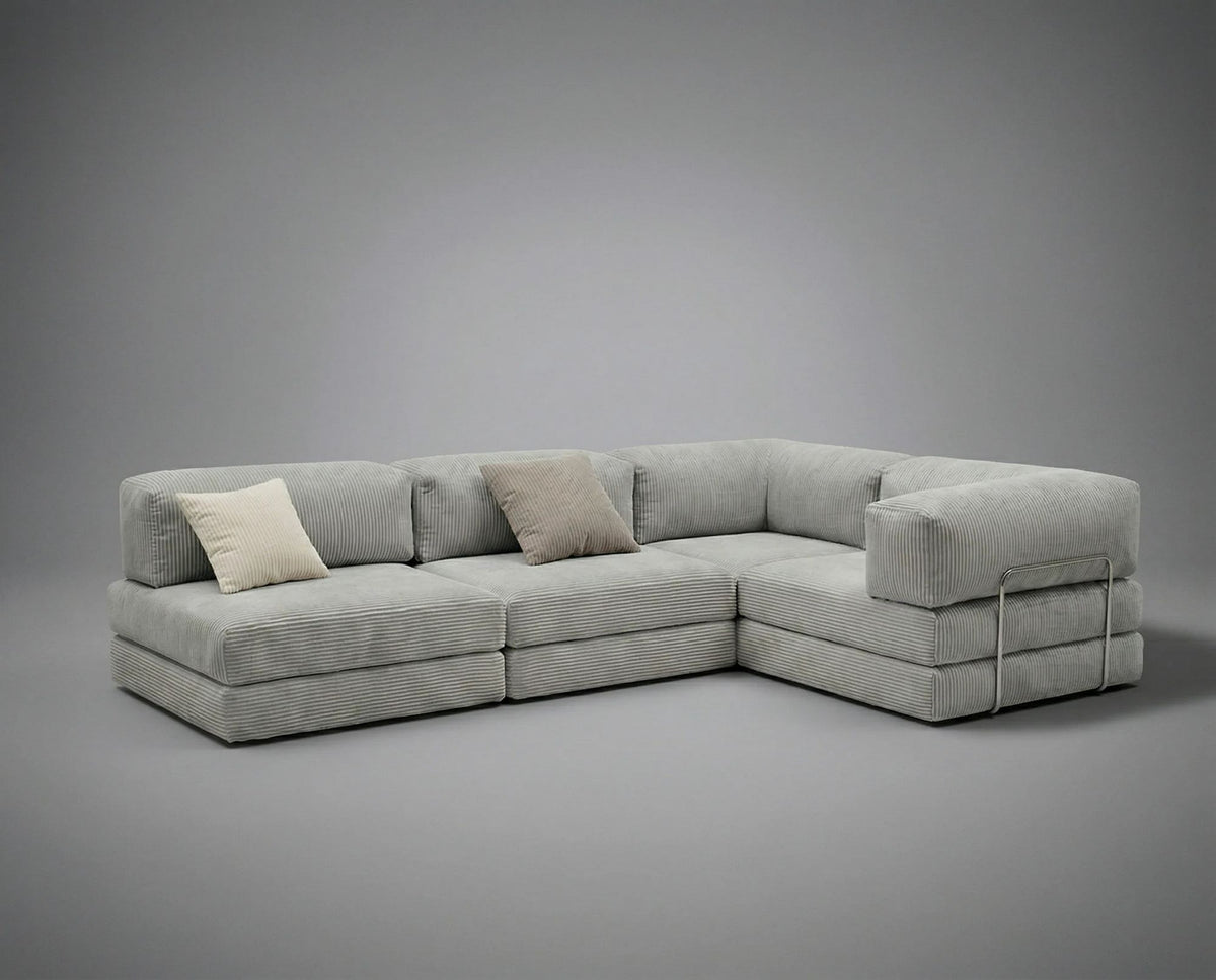 Hellgraues Eck-Schlafsofa Kanyon von Hanah Home aus Cord-Plüschstoff mit vier Kissen, Ecksofa-Form, Sitzhöhe 36 cm.