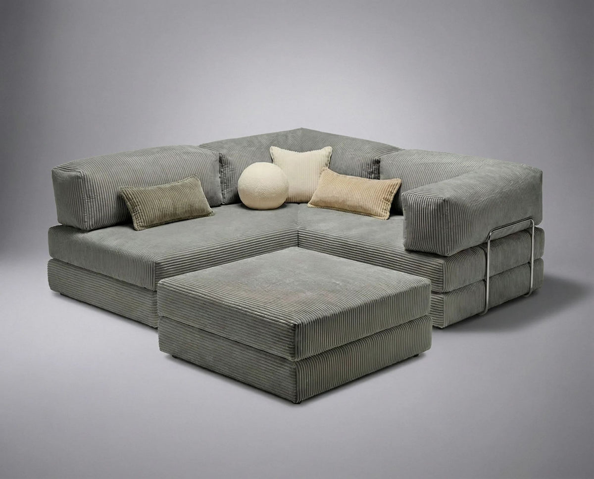 Hellgraues Eck-Schlafsofa Kanyon von Hanah Home aus Cord-Plüschstoff mit vier Kissen, Ecksofa-Form, Sitzhöhe 36 cm.