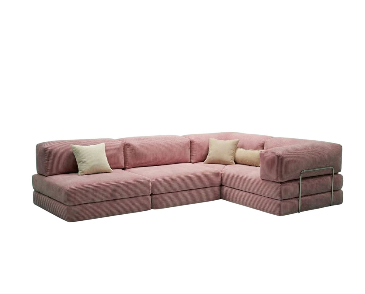 Rosafarbenes Eck-Schlafsofa aus Cord-Plüschstoff mit vier Kissen, abnehmbarem Bezug und rutschfester Sohle, Grösse 300x100 cm.