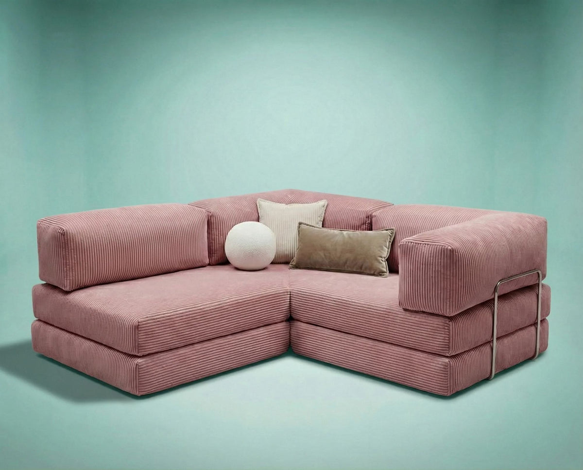 Rosafarbenes Eck-Schlafsofa aus Cord-Plüschstoff mit vier Kissen, abnehmbarem Bezug und rutschfester Sohle, Grösse 300x100 cm.