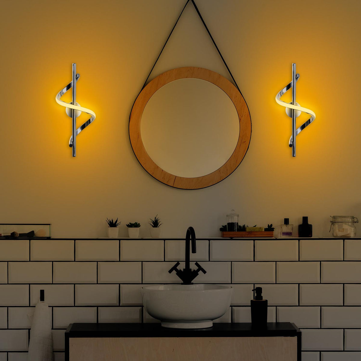 Lıkma Wandleuchte - Chrome in Chrome präsentiert im Onlineshop von KAQTU Design AG. Wandleuchte ist von Opviq