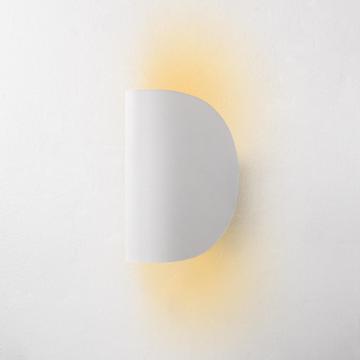 Heybe Wandleuchte - Chrome in Chrome präsentiert im Onlineshop von KAQTU Design AG. Wandleuchte ist von Opviq