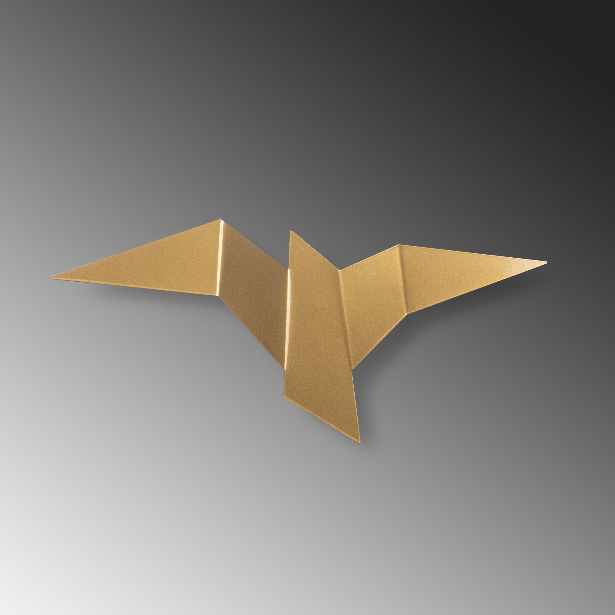 Entdecken Sie die elegante Pacalı Wandleuchte von Opviq in Gold. Perfekt für eine stilvolle Atmosphäre und zeitlose Schönheit in jedem Raum.