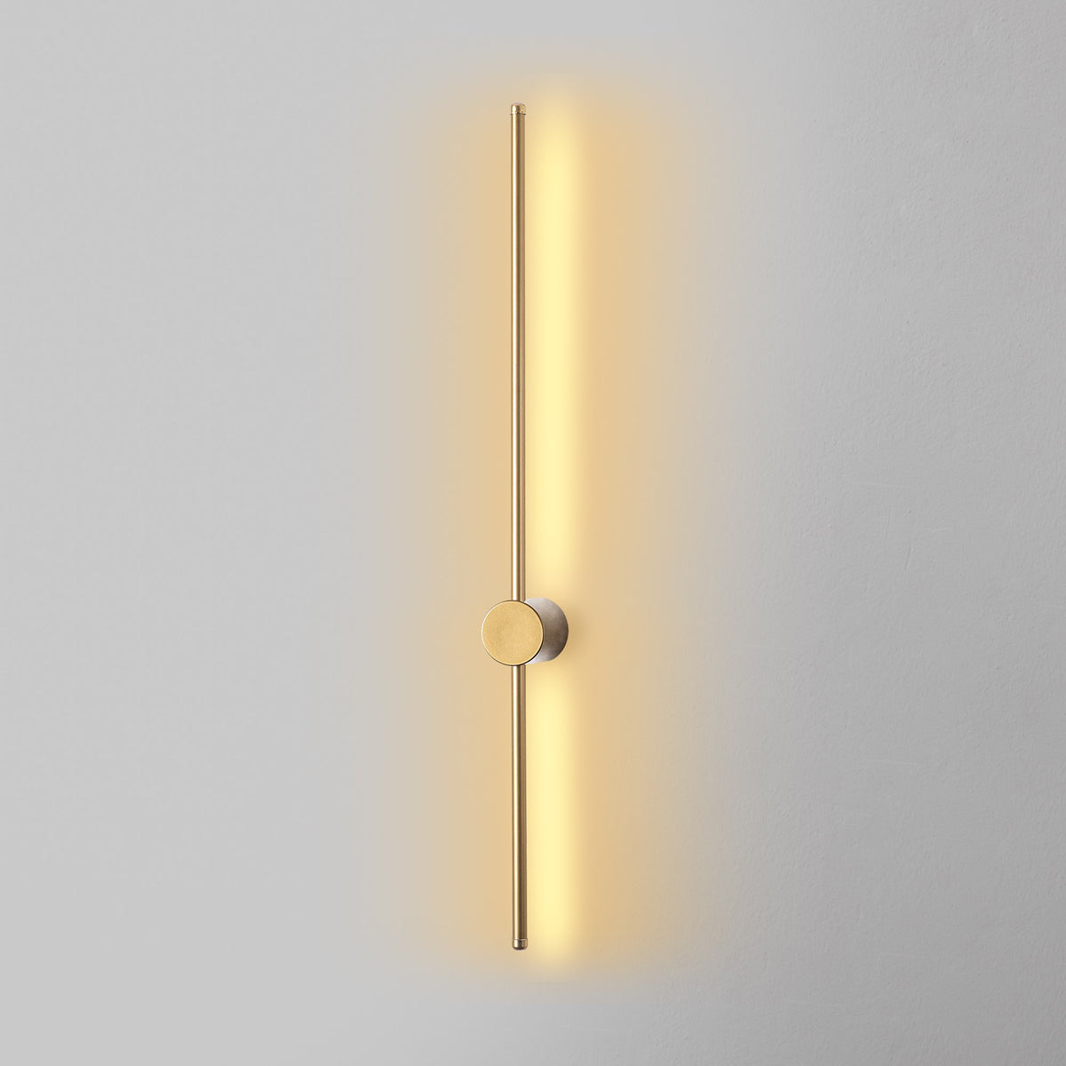 Sword Wandleuchte - Gold in Gold präsentiert im Onlineshop von KAQTU Design AG. Wandleuchte ist von Opviq
