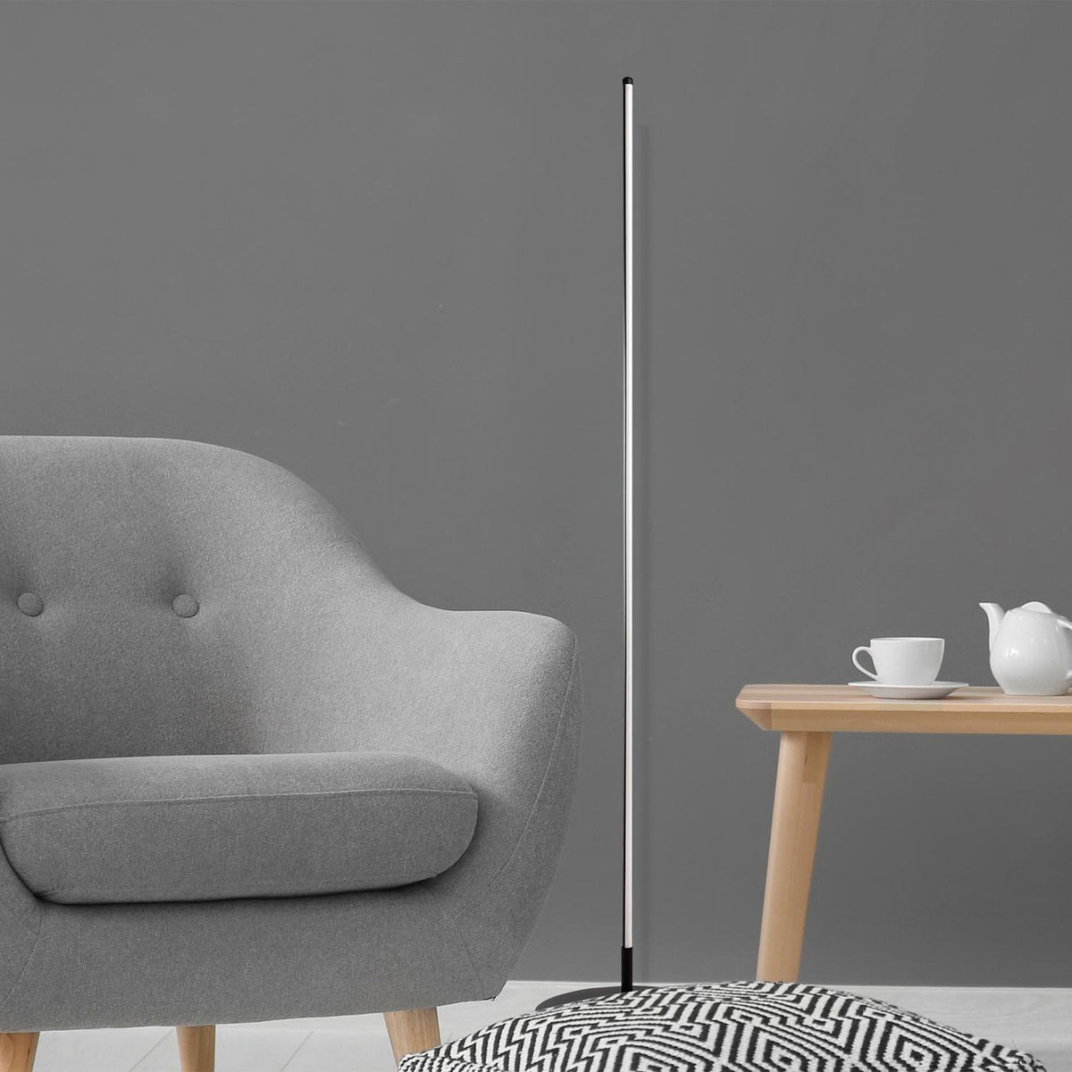 Only Stehleuchte - Schwarz in Schwarz präsentiert im Onlineshop von KAQTU Design AG. Stehleuchte ist von Opviq