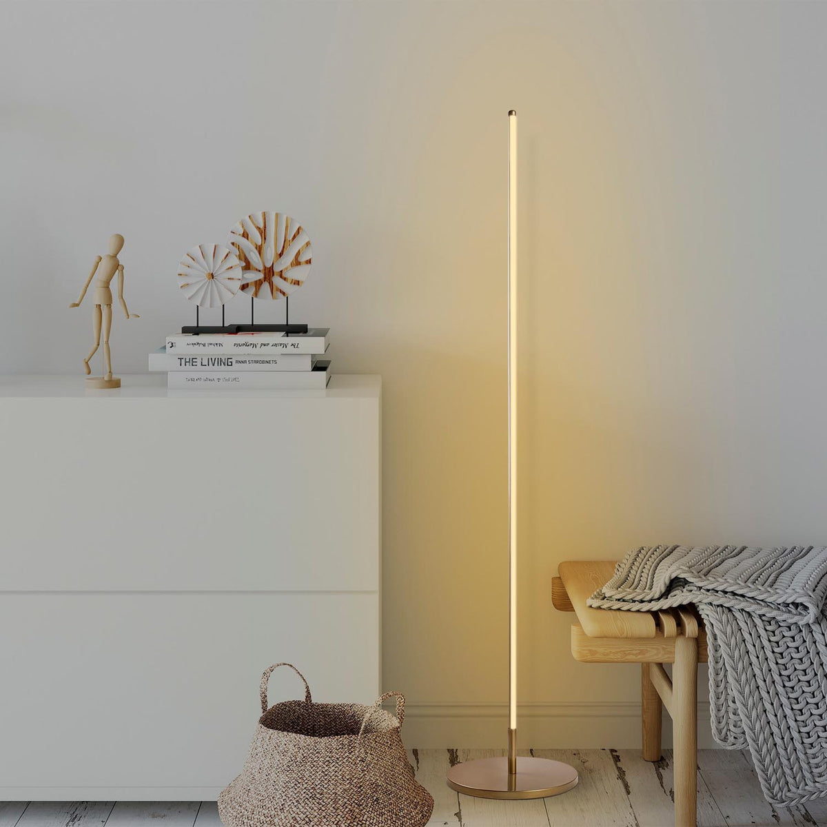 Only Stehleuchte - Gold in Gold präsentiert im Onlineshop von KAQTU Design AG. Stehleuchte ist von Opviq