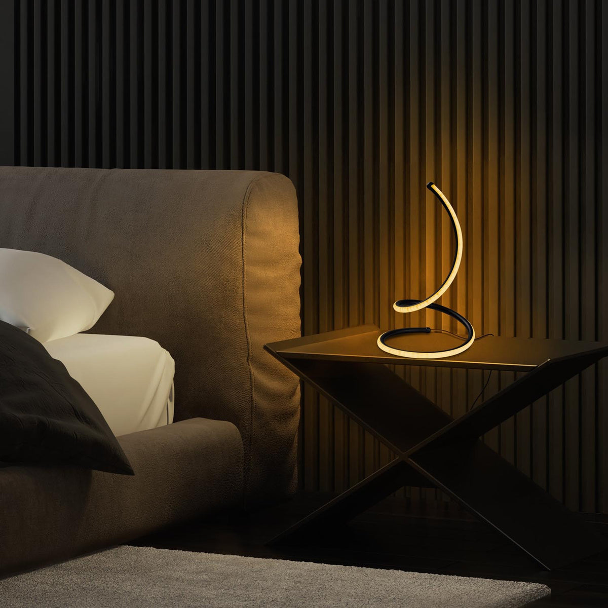 Yay Tischleuchte - Schwarz in Schwarz präsentiert im Onlineshop von KAQTU Design AG. Tischleuchte ist von Opviq