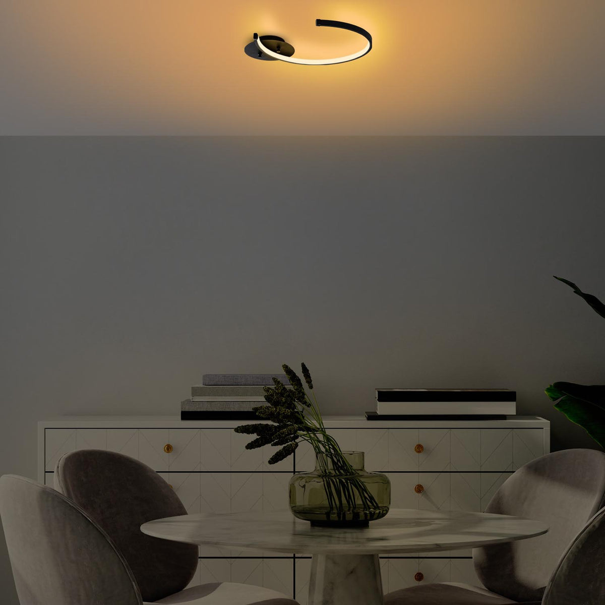 Moon Deckenleuchte - Schwarz in Schwarz präsentiert im Onlineshop von KAQTU Design AG. Deckenleuchte ist von Opviq
