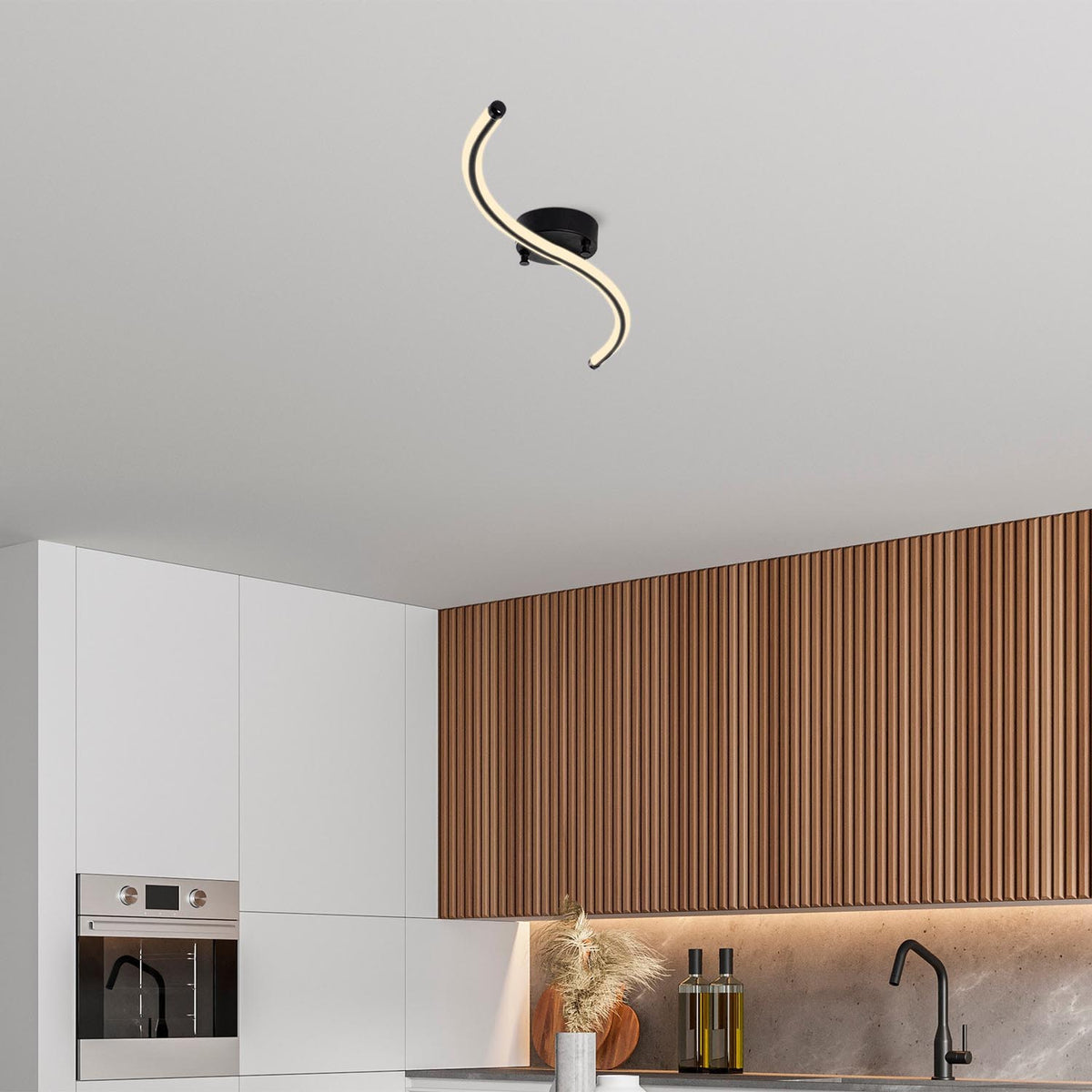 Yılan Deckenleuchte - Schwarz in Schwarz präsentiert im Onlineshop von KAQTU Design AG. Deckenleuchte ist von Opviq