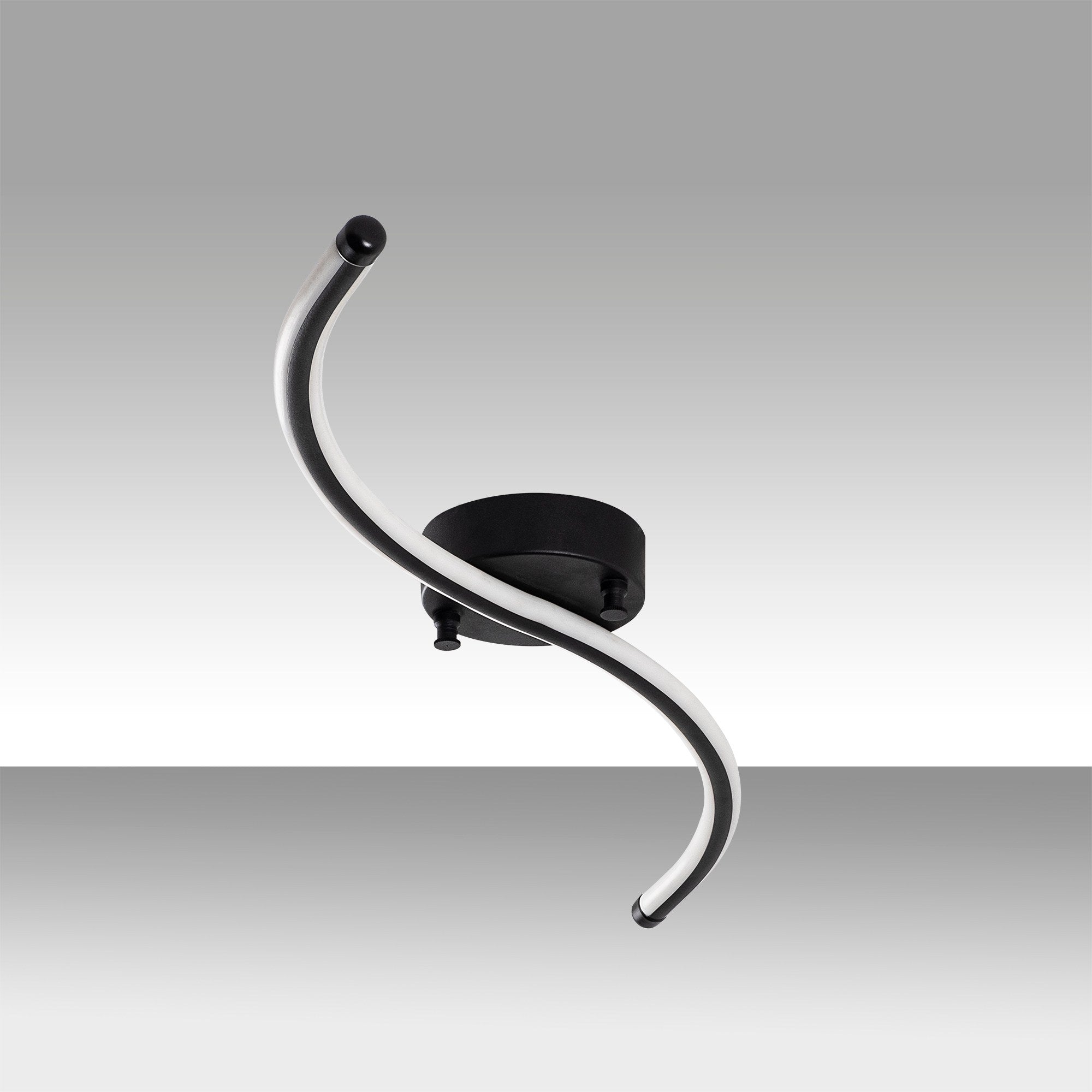 Die Yılan Deckenleuchte von Opviq in edlem Schwarz bietet zeitlose Eleganz und warmes Licht, ideal für stilvolle Wohnräume und gemütliche Atmosphären.