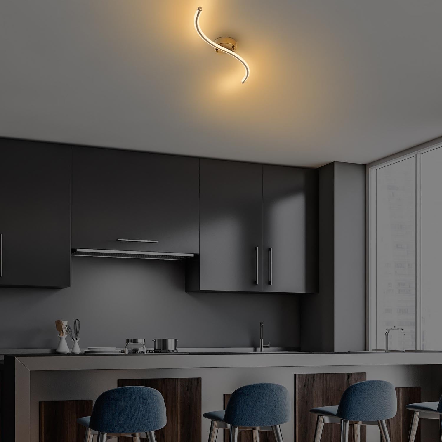 Luxuriöse Yılan Deckenleuchte in Gold von Opviq. Erleben Sie stilvolle Eleganz und warmes Licht, das jeden Raum verwandelt.