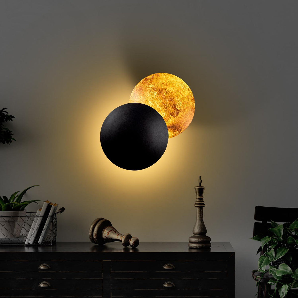 Yosma Wandleuchte - Schwarz
Kupfer in Schwarz / Kupfer präsentiert im Onlineshop von KAQTU Design AG. Wandleuchte ist von Opviq