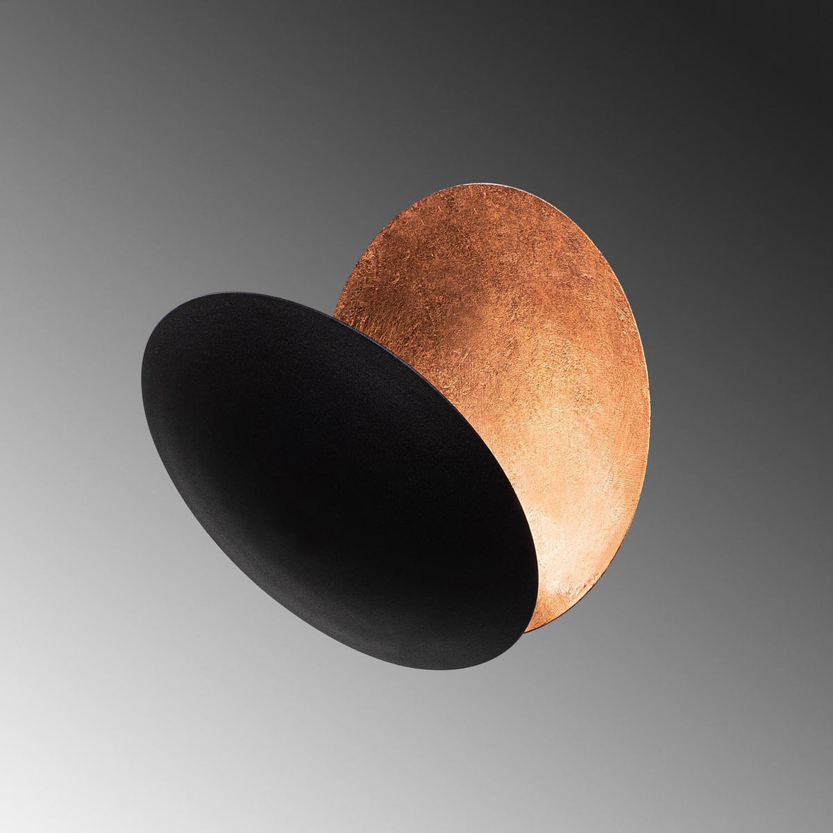 Yosma Wandleuchte - Schwarz
Kupfer in Schwarz / Kupfer präsentiert im Onlineshop von KAQTU Design AG. Wandleuchte ist von Opviq
