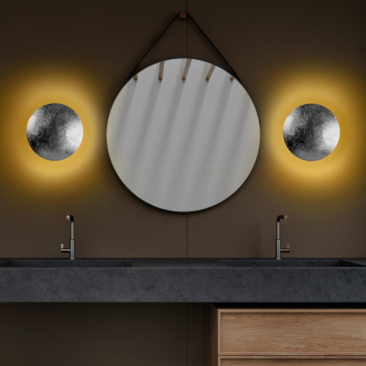 Yosma Wandleuchte - Silber in Silber präsentiert im Onlineshop von KAQTU Design AG. Wandleuchte ist von Opviq