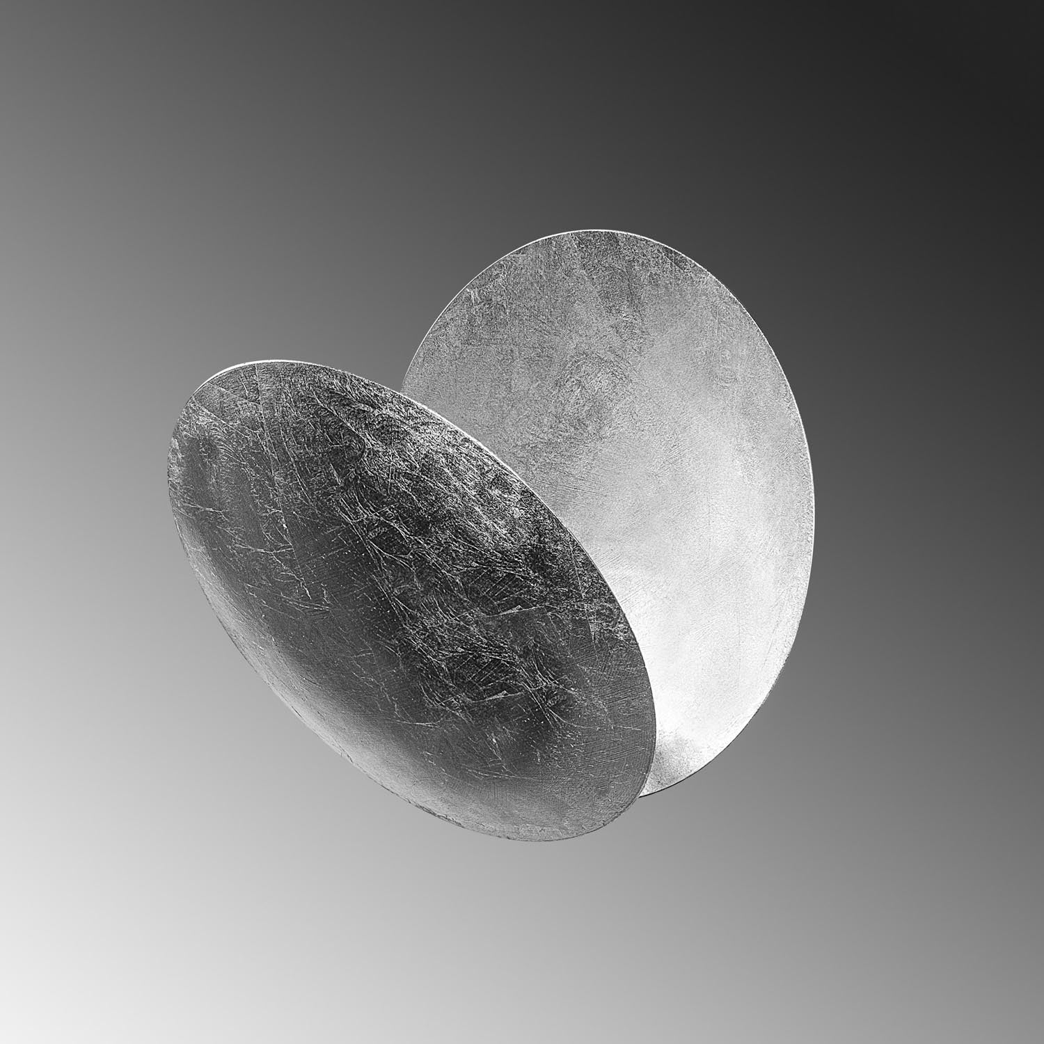 Stilvolle Yosma Wandleuchte in Silber von Opviq. Perfekt für einladendes Licht und elegante Akzente in Ihrem Wohnraum. Setzen Sie auf zeitlose Eleganz!