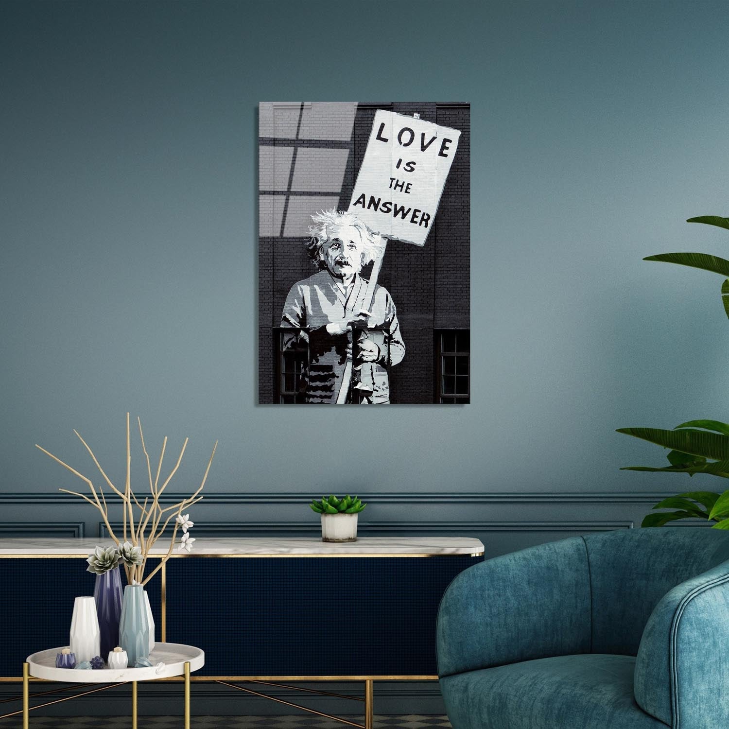 Verleihen Sie Ihrem Raum mit dem mehrfarbigen UV-Bild von Wallity einen Hauch von Banksys einzigartiger Kunst. Ein langlebiges, elegantes Kunstwerk für Ihr Zuhause.