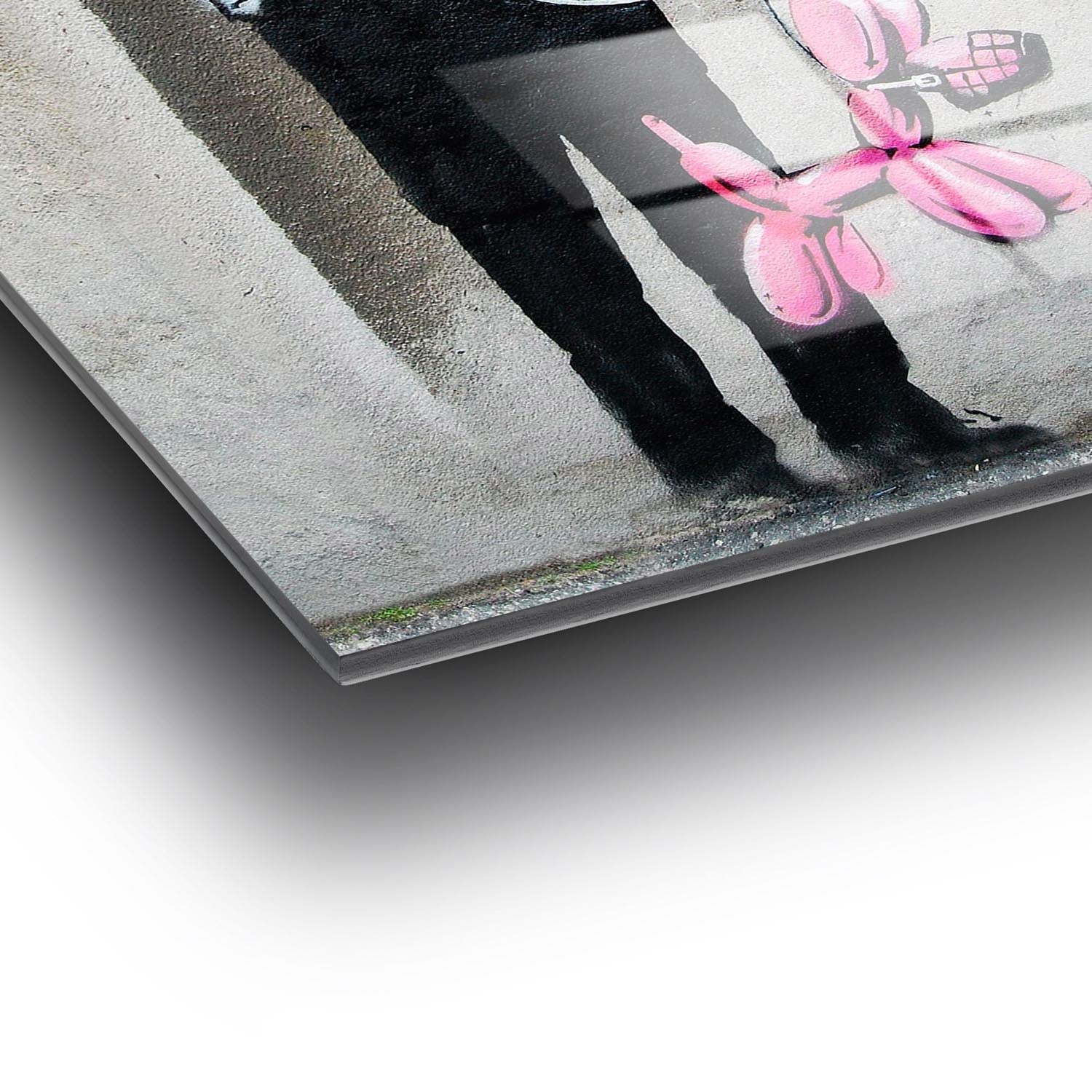 Verleihen Sie Ihrem Raum mit dem mehrfarbigen UV-Bild von Wallity einen Hauch von Banksys faszinierender Kunst und inspirierender Eleganz!