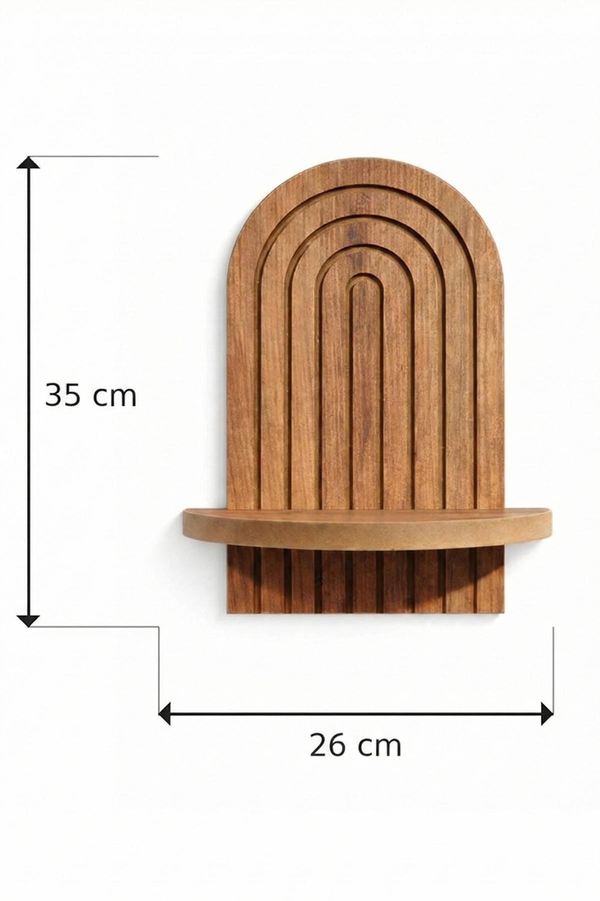 Wandregal aus MDF in Eiche-Optik mit geometrischem Design, Masse 26 x 13 x 35 cm, montiert an einer hellen Wand.