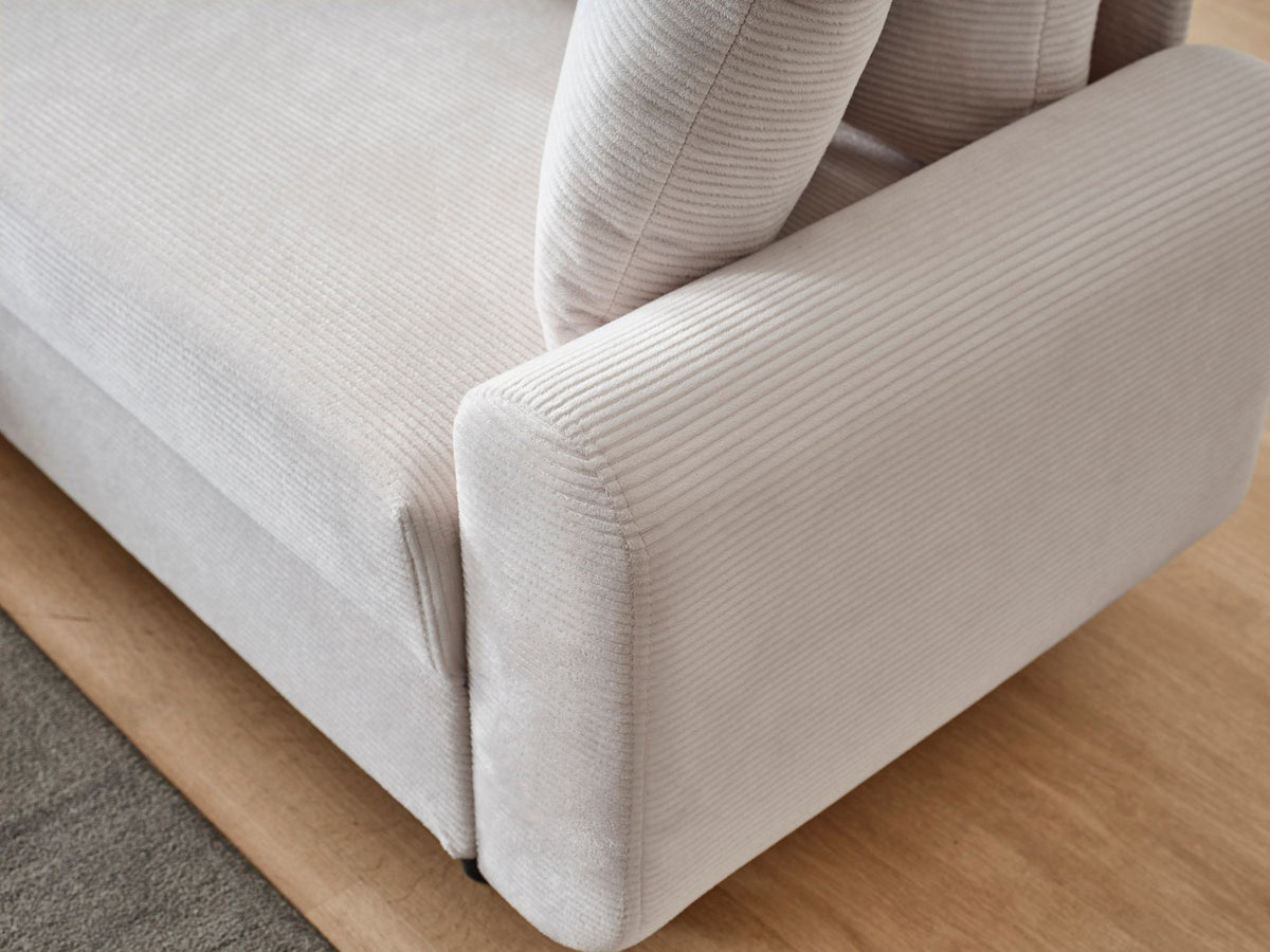Weisses Ecksofa Flavia von Hanah Home mit Polyesterbezug in Leinenstruktur, Metallgestell und Kunststoffbeinen, fotografiert freistehend.