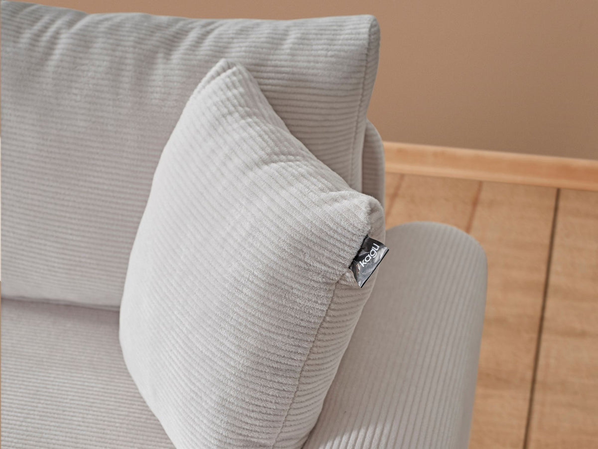 Weisses Ecksofa Flavia von Hanah Home mit Polyesterbezug in Leinenstruktur, Metallgestell und Kunststoffbeinen, fotografiert freistehend.