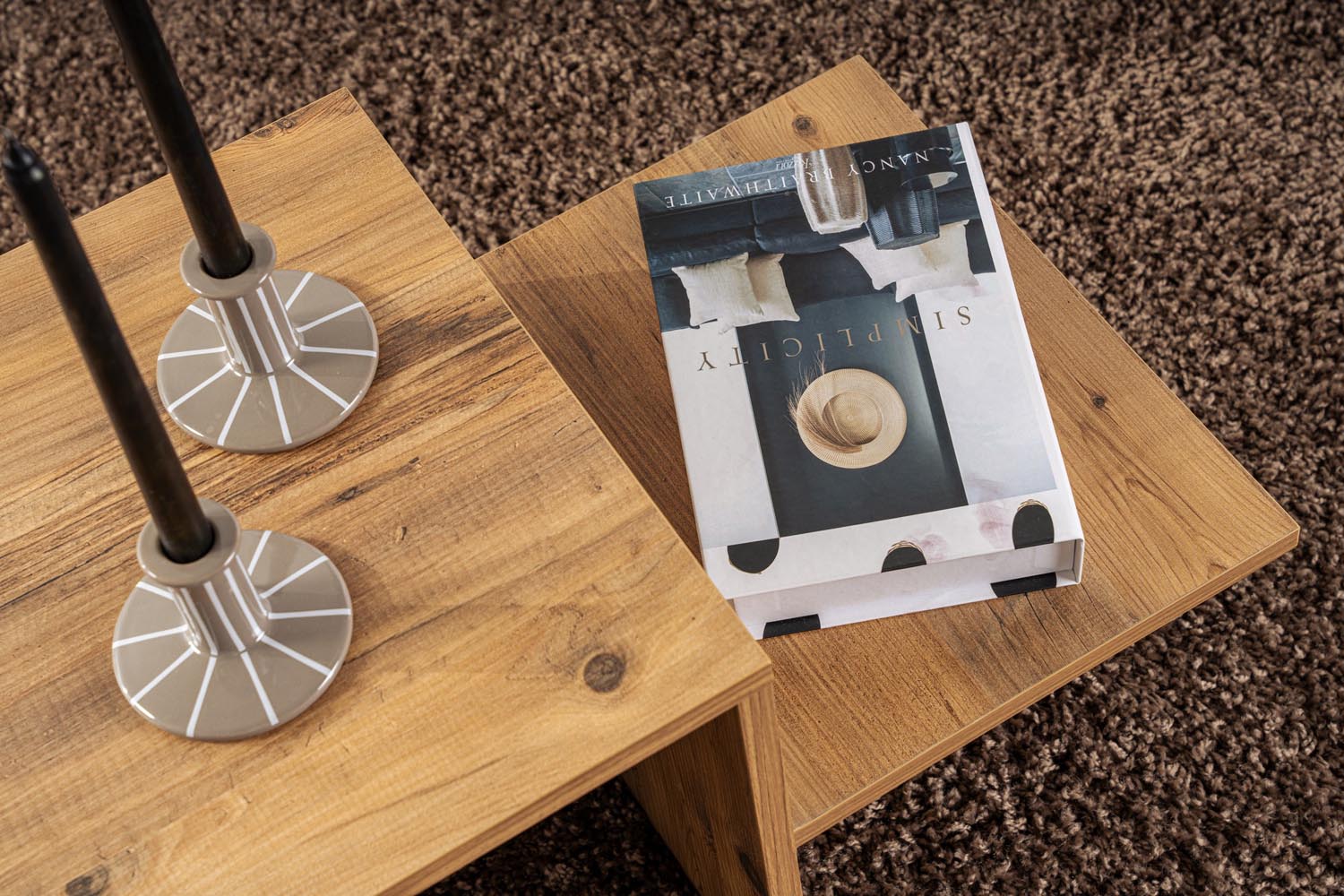 Eleganter Harmony Sofatisch aus Atlantischer Kiefer, der Wärme und Stil in Ihr Zuhause bringt. Perfekt für gesellige Runden und als dekoratives Highlight.