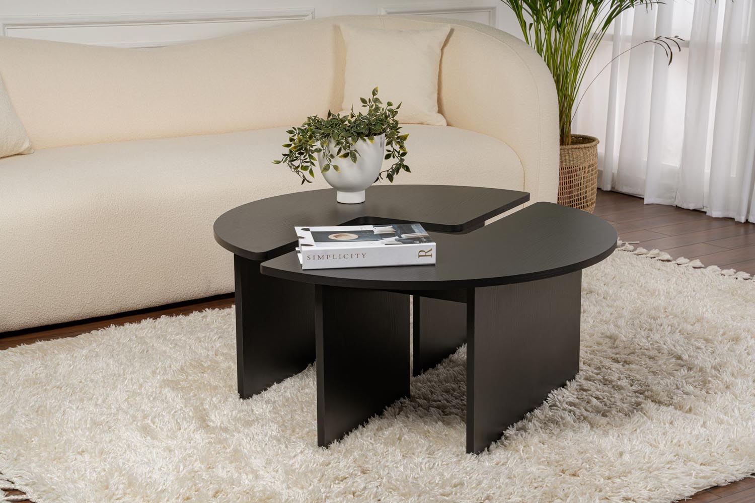 Entdecken Sie den Moira Sofatisch in elegantem Wood Black. Ideal für stilvolle Akzente in jedem Raum, robust und vielseitig.