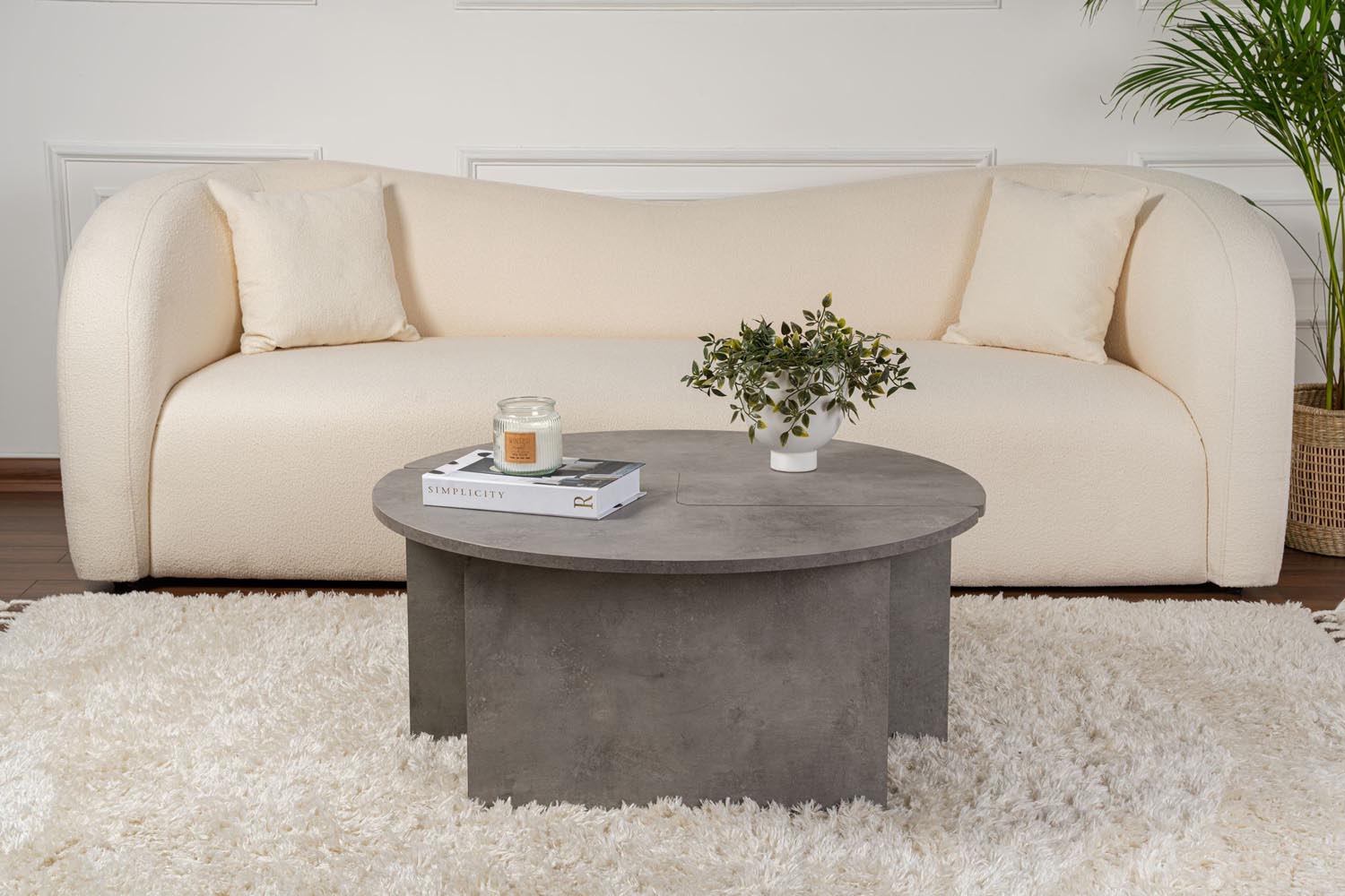 Erleben Sie den Moira Couchtisch in Beton Grau von Nordure – ein stilvolles, modernes Design, das jedem Raum Eleganz und Funktionalität verleiht.
