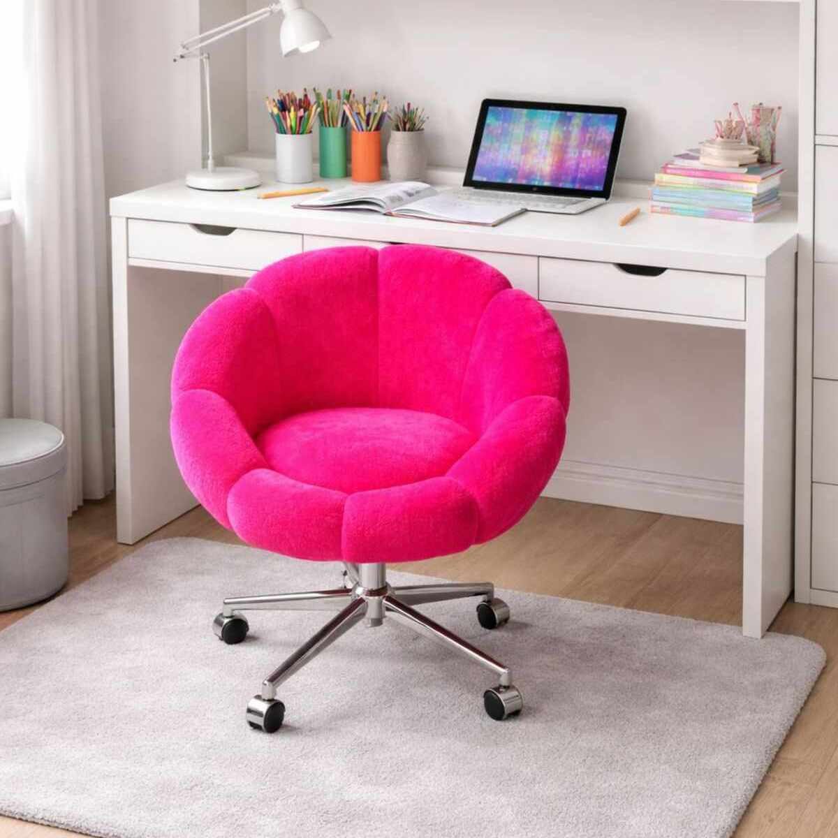 Foto eines Papatya Metall-Ohrensessels in Fuchsia von Hanah Home mit gepolstertem Wellsoft-Stoffbezug und schlanken Metallbeinen.