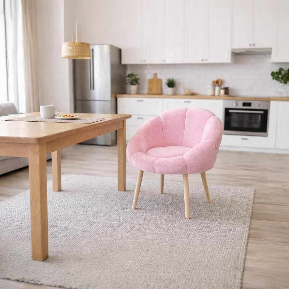Rosa Ohrensessel Papatya von Hanah Home mit Wellsoft-Stoffbezug, gepolsterter Rückenlehne und schlanken Beinen aus Eschenholz.