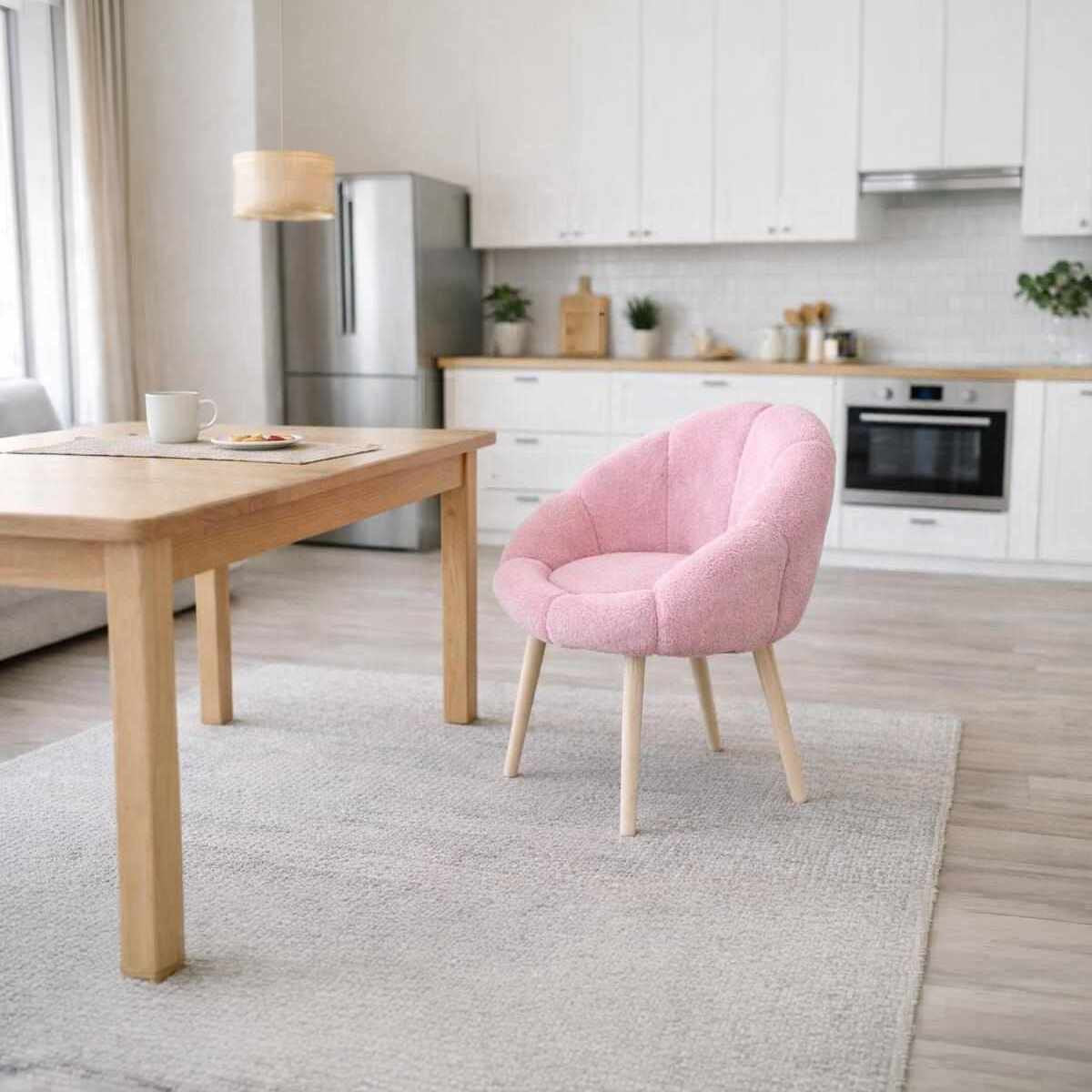 Rosa Ohrensessel Papatya von Hanah Home mit Wellsoft-Stoffbezug, gepolsterter Rückenlehne und schlanken Beinen aus Eschenholz.