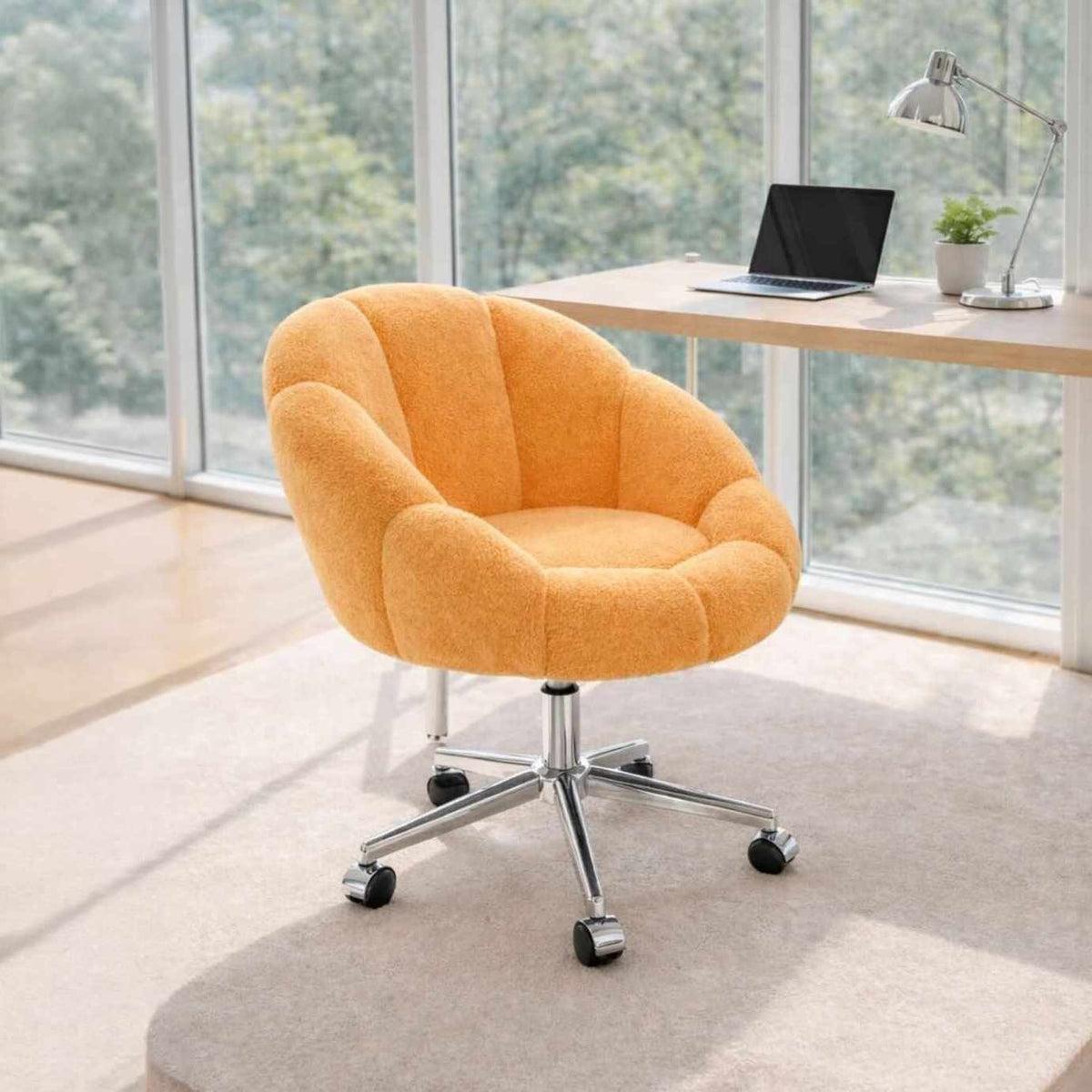 Orangefarbener Ohrensessel mit Wellsoft-Bezug, Metallbeinen und gepolsterter Rückenlehne, Modell Papatya von Hanah Home.