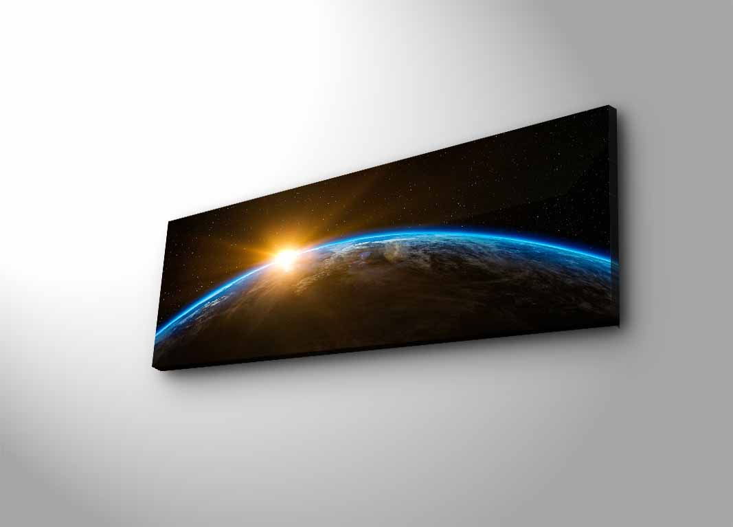 3090NASA Bild - Mehrfarbig in Mehrfarbig präsentiert im Onlineshop von KAQTU Design AG. Bild ist von Wallity