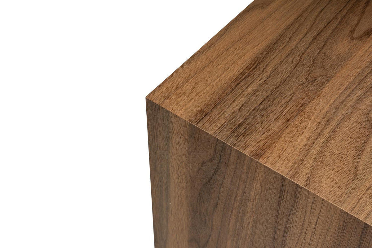 Küp Sofatisch - Walnuss in Walnuss präsentiert im Onlineshop von KAQTU Design AG. Beistelltisch ist von Nordure