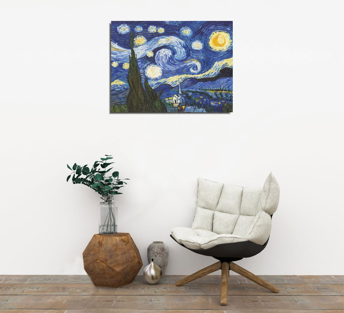 Bringen Sie mit dem mehrfarbigen Leinwandgemälde DC237 von Wallity die Faszination von Van Goghs <i>Sternennacht</i> in Ihr Zuhause. Kunstvoll und inspirierend!