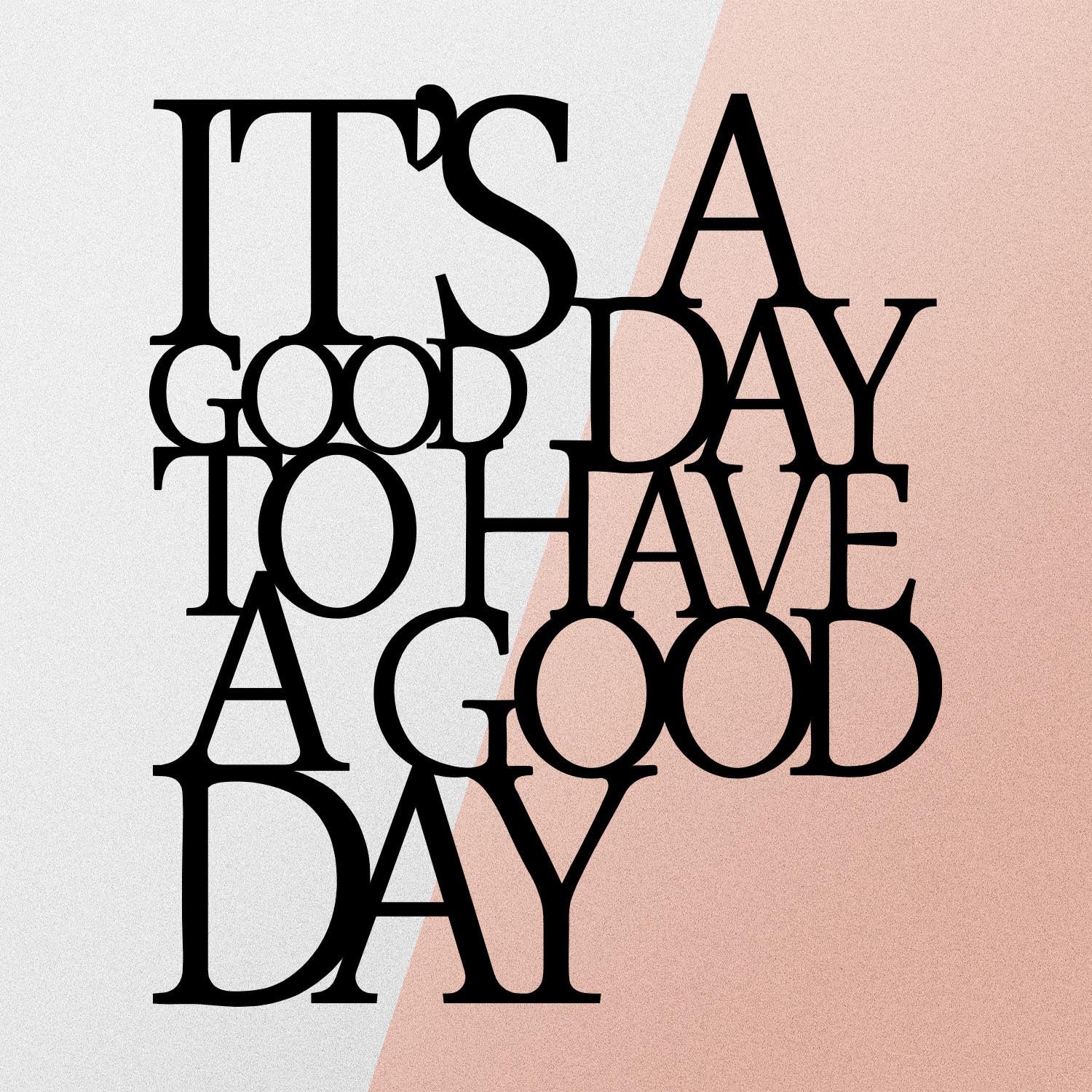 Verleihen Sie Ihrem Zuhause mit der stilvollen Wanddeko "Its A Good" von Wallity einen modernen Akzent. Robustes Metall, elegantes Design, vielseitig einsetzbar.