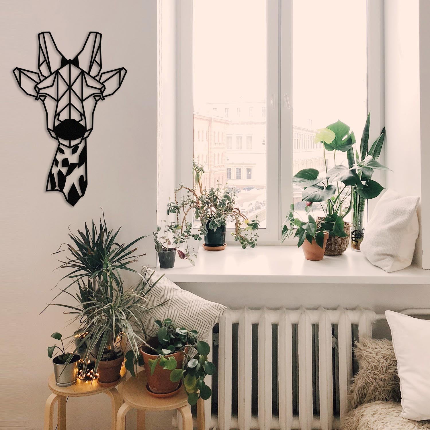 Setzen Sie mit der Gıraffe Metal Decor Wanddeko von Wallity in Schwarz ein stilvolles Statement in Ihrem Zuhause. Eleganz trifft auf modernes Design!