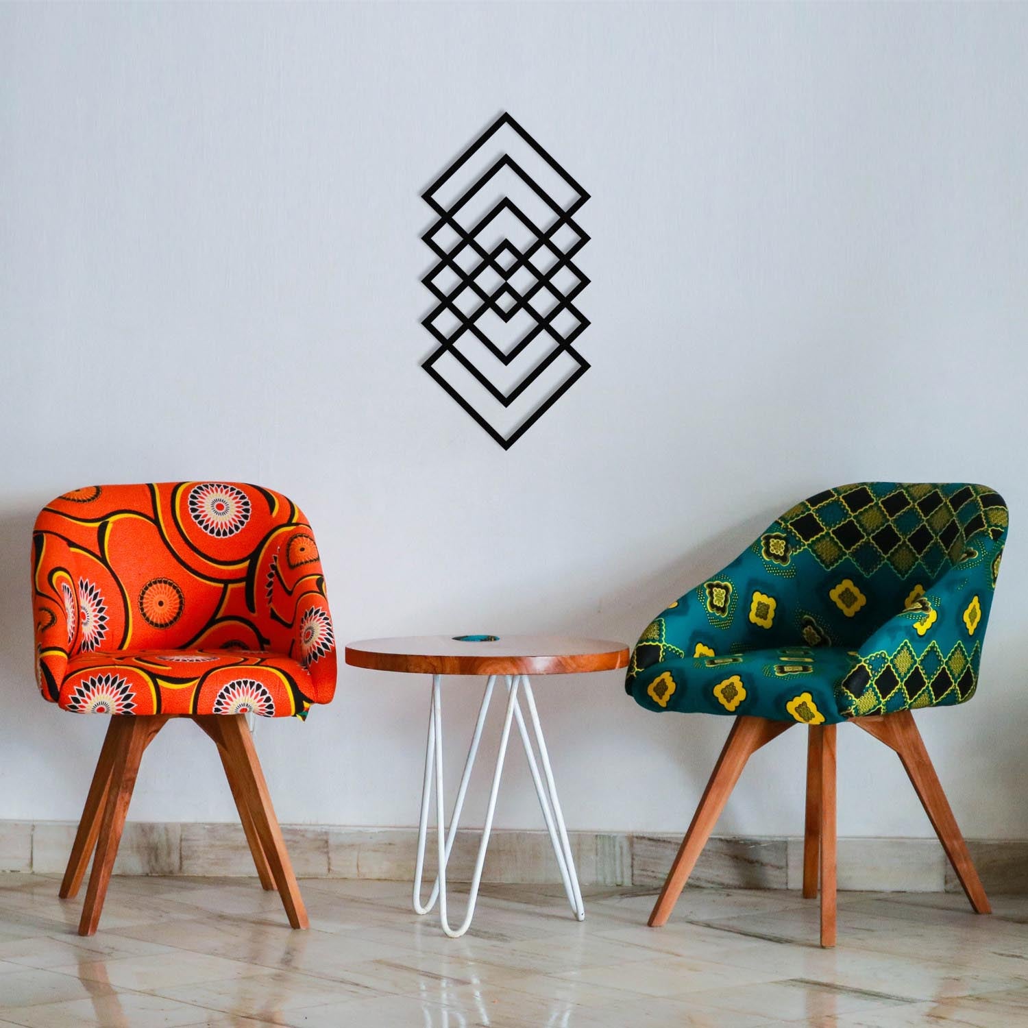 Verleihen Sie Ihrem Raum mit der eleganten Geometry Wanddeko in Schwarz von Wallity einen modernen Akzent. Hochwertiges Metall, langlebig und stilvoll.