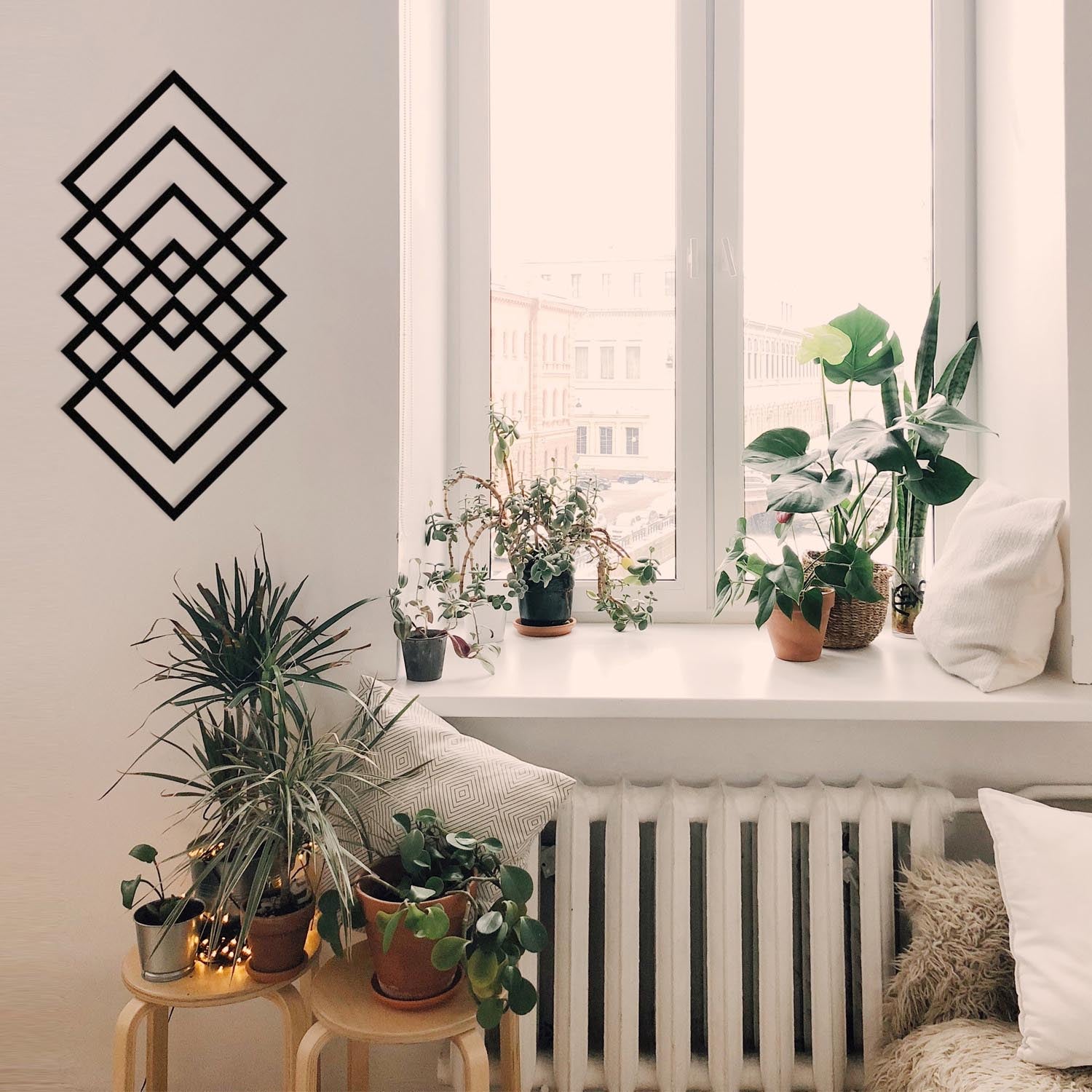 Gestalten Sie Ihre Wände neu mit der Geometry Wanddeko in Schwarz von Wallity. Hochwertiges Metall, zeitloses Design und langlebige Eleganz für jeden Raum.