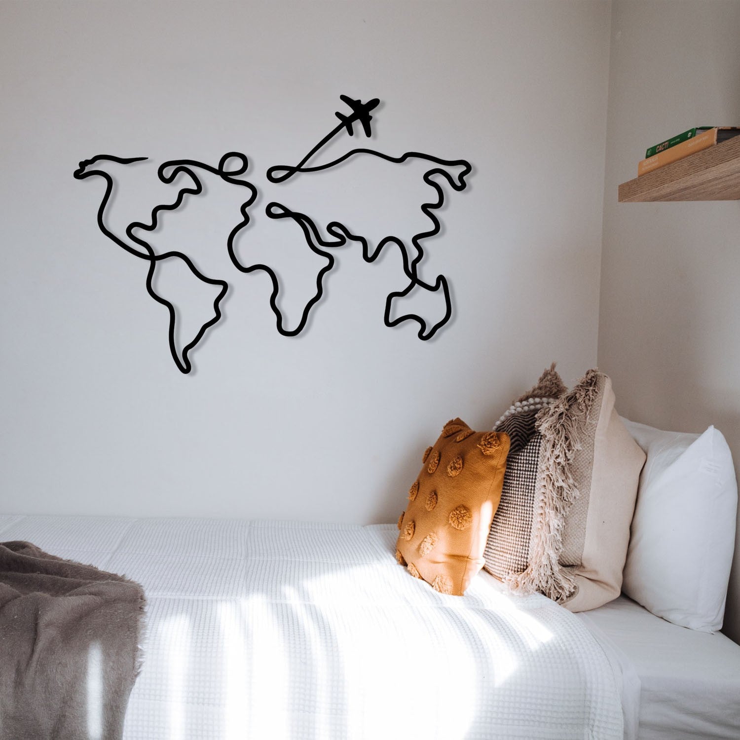 Entdecken Sie die Mozzafiato Wanddeko von Wallity – ein stilvolles, schwarzes Metallkunstwerk, das jeden Raum mit zeitloser Eleganz bereichert.