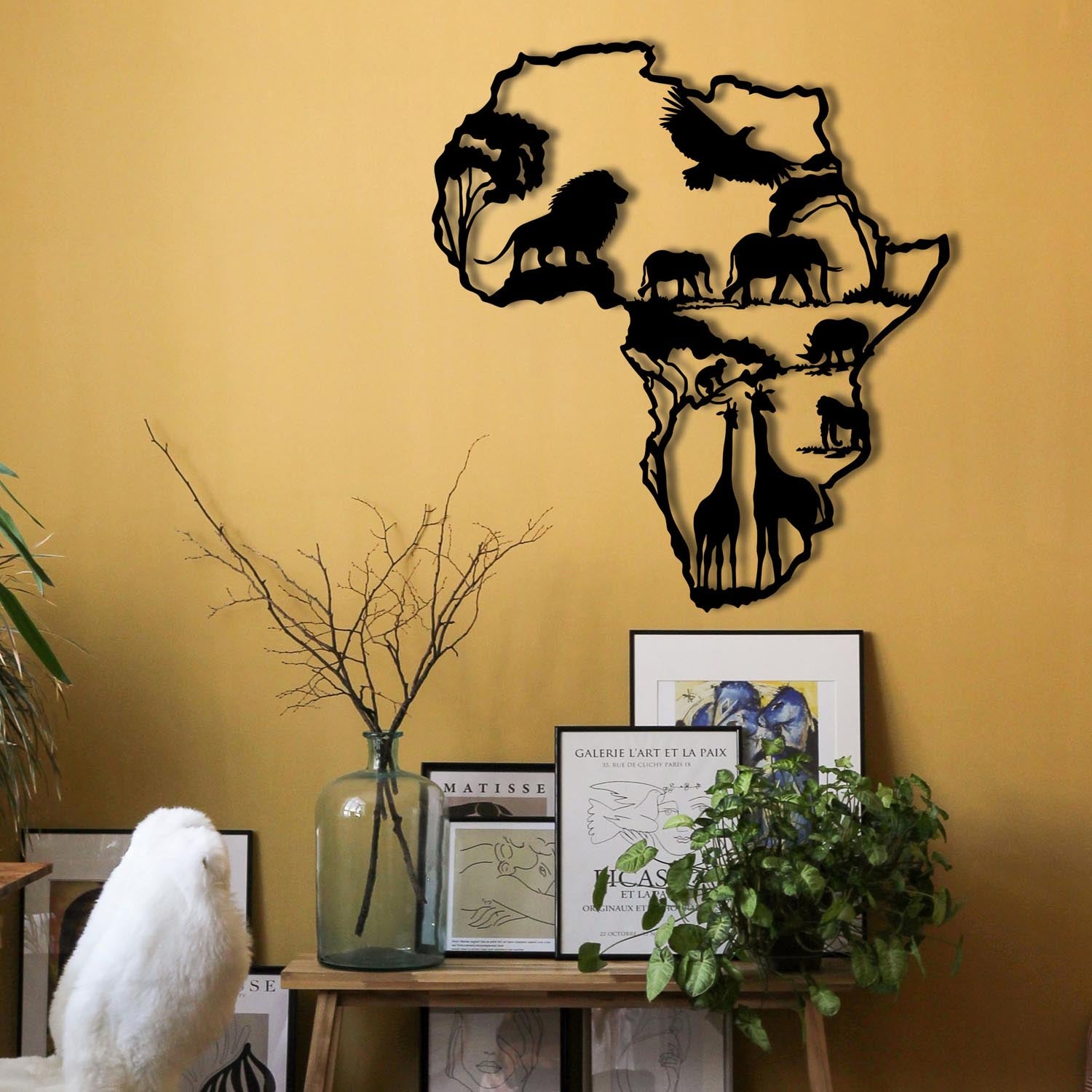 Entdecken Sie die African 2 Wanddeko von Wallity – ein elegantes, schwarzes Metall-Accessoire, das jedem Raum Stil und Raffinesse verleiht.