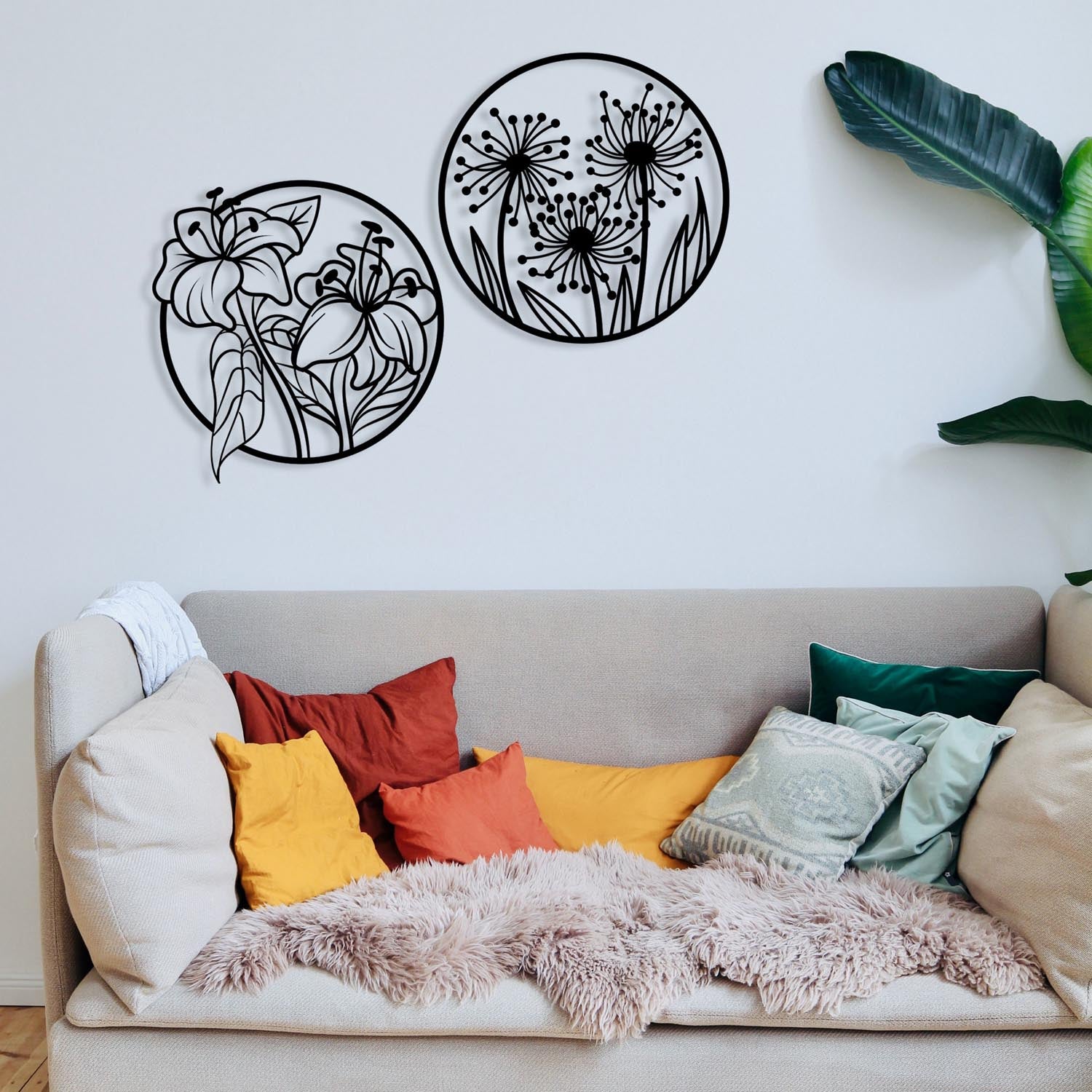 Verleihen Sie Ihrem Zuhause mit der Mucbir Wanddeko von Wallity in Schwarz einen Hauch von Eleganz. Dieses hochwertige Metall-Accessoire ist ein echter Blickfang!