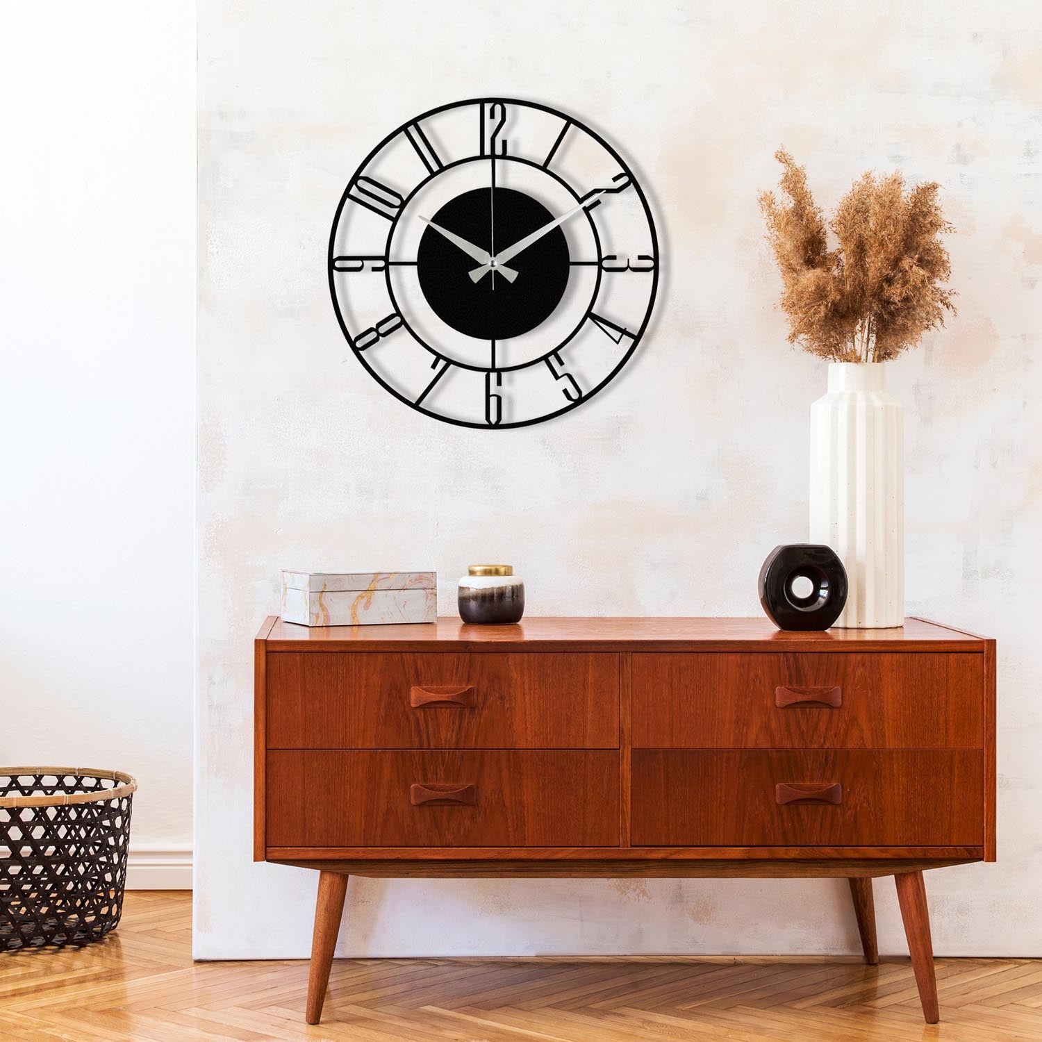 Stilvolle Enzoclock Wanduhr in Schwarz von Wallity. Robuste Metallkonstruktion, modernes Design, perfektes Highlight für jeden Raum.