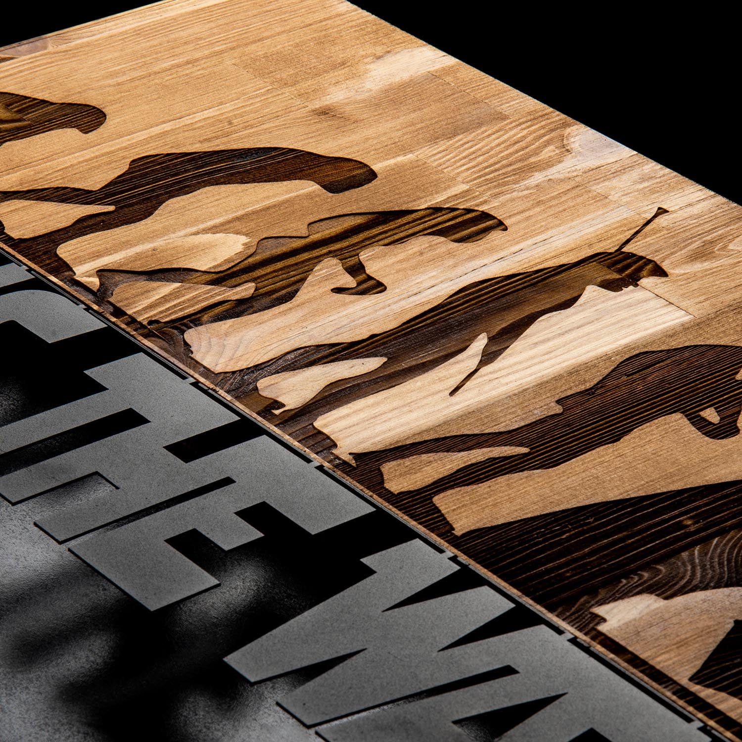 Entdecken Sie die Evrim Wanddeko von Wallity – ein stilvolles Holz-Wandaccessoire, das Ihrem Zuhause Eleganz und Charakter verleiht.