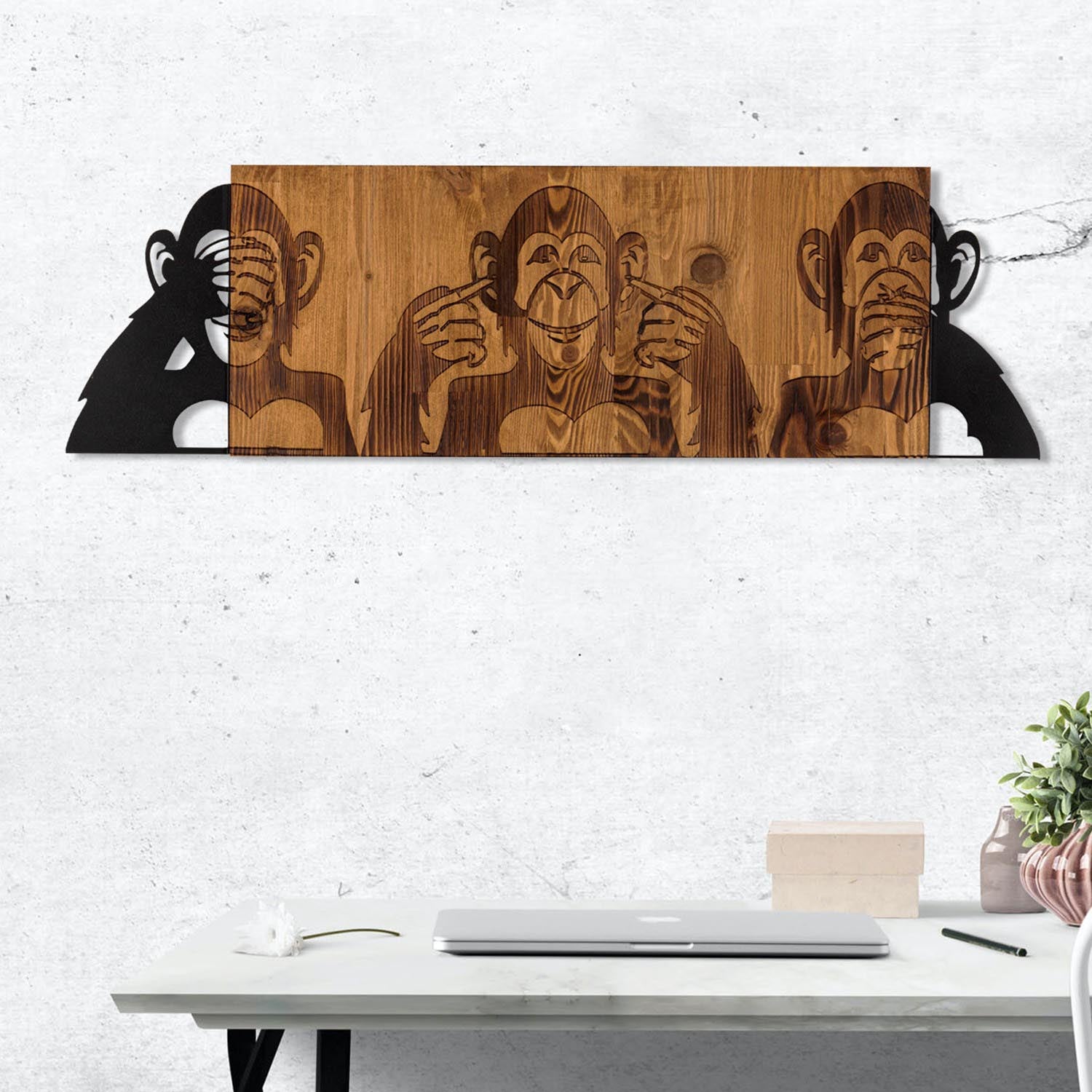 Entdecken Sie die stilvolle Wanddeko "I didn't see I didn't hear I don't know" von Wallity in edlem Schwarznuss. Ein elegantes Highlight für Ihr Zuhause!