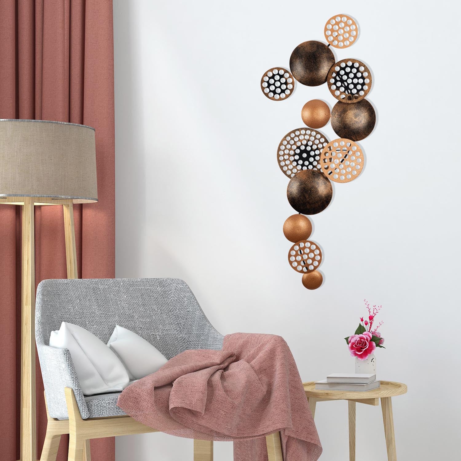 Verleihen Sie Ihrem Zuhause mit der mehrfarbigen Bronte Wanddeko von Wallity einen Hauch von Eleganz – ein zeitloses Metallkunstwerk für stilvolle Akzente.