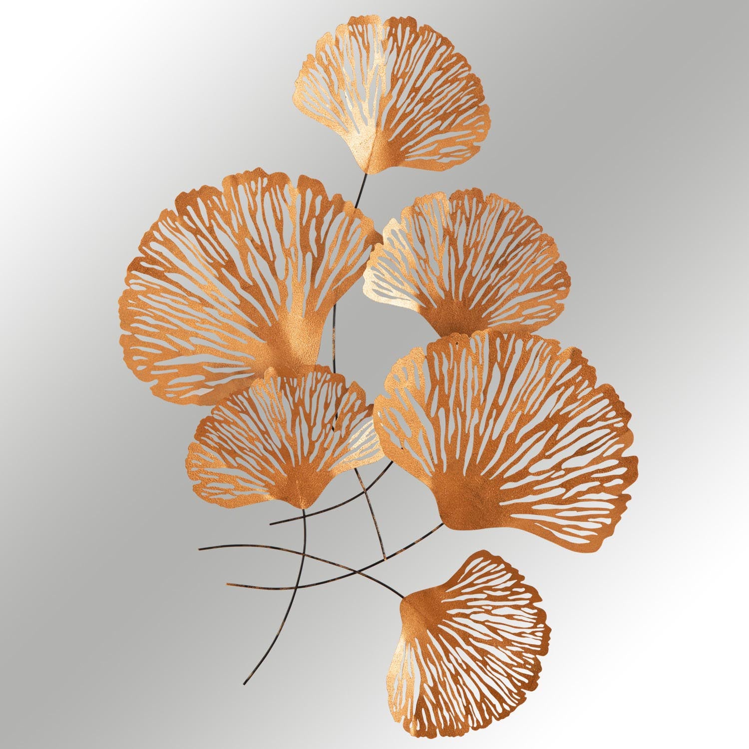 Verleihen Sie Ihrem Zuhause mit der mehrfarbigen Wanddeko Myth - CH110-3 von Wallity einen Hauch von Kunst und Eleganz. Ein zeitloses Metallstück!