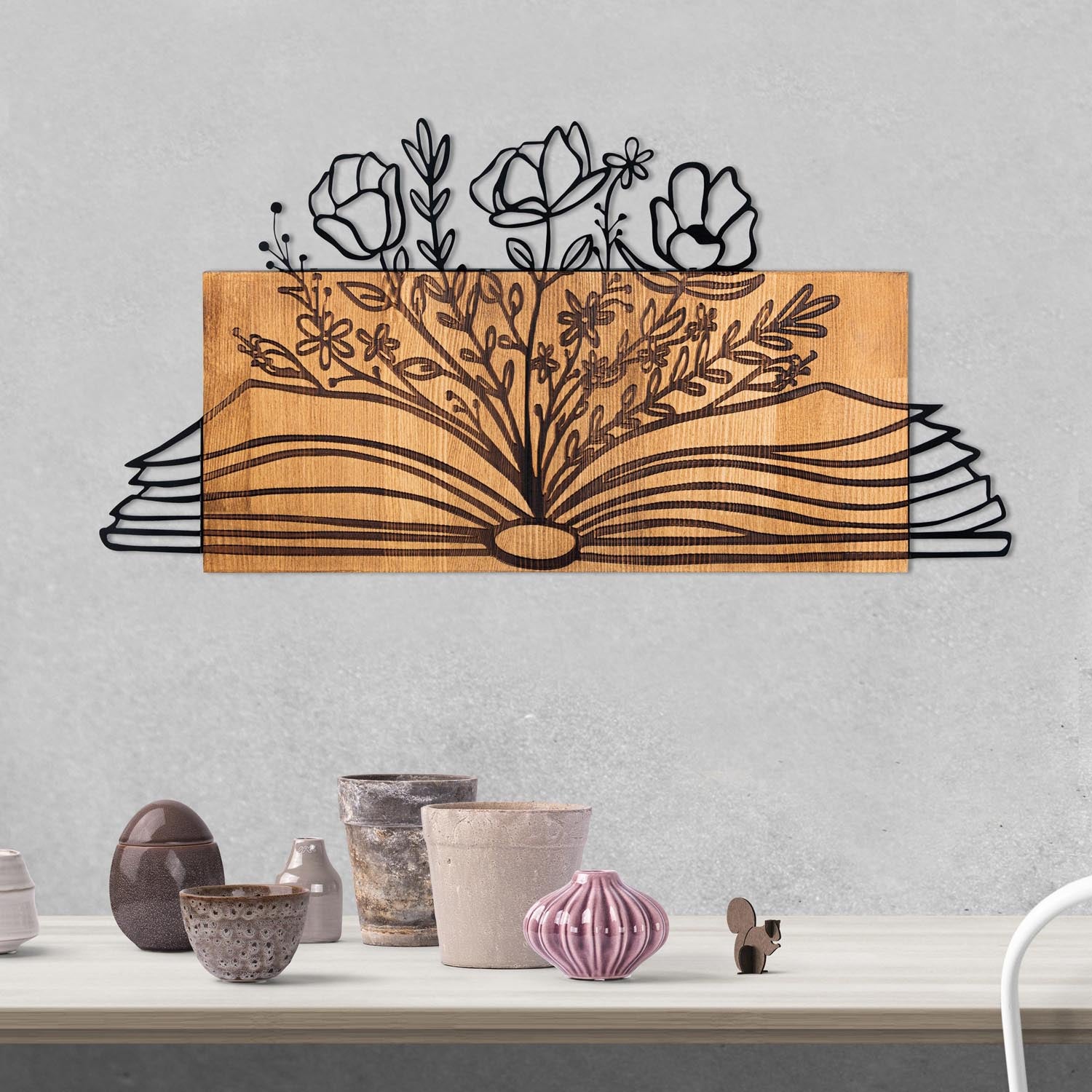 Entdecken Sie die elegante Culture Wanddeko in Schwarznuss von Wallity. Ein stilvolles Holzaccessoire, das jedem Raum Charme verleiht.