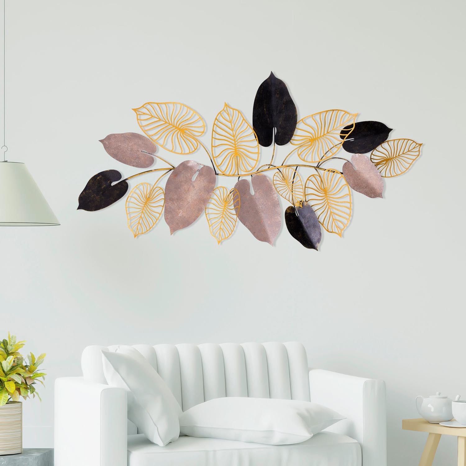 Entdecken Sie die Furize Wanddeko von Wallity – ein handgefertigtes, mehrfarbiges Metallkunstwerk, das jedem Raum Eleganz verleiht.